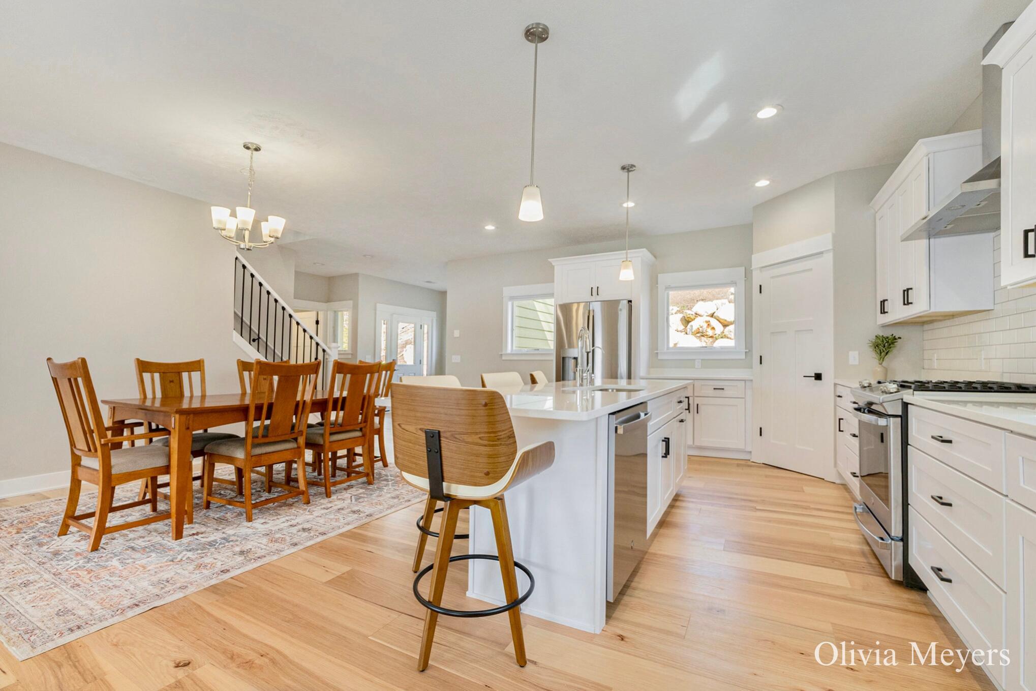 Image 4: Kitchen