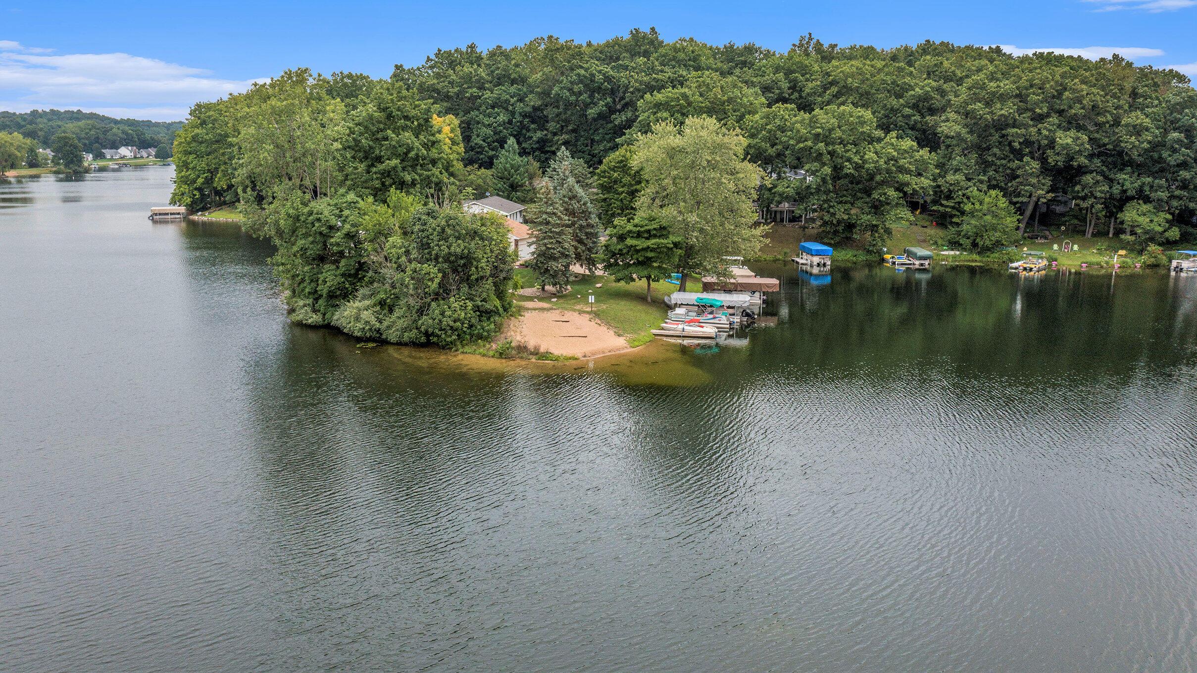 Image 4: aerial deeded dock view