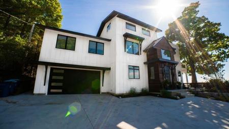 10 Grand Avenue