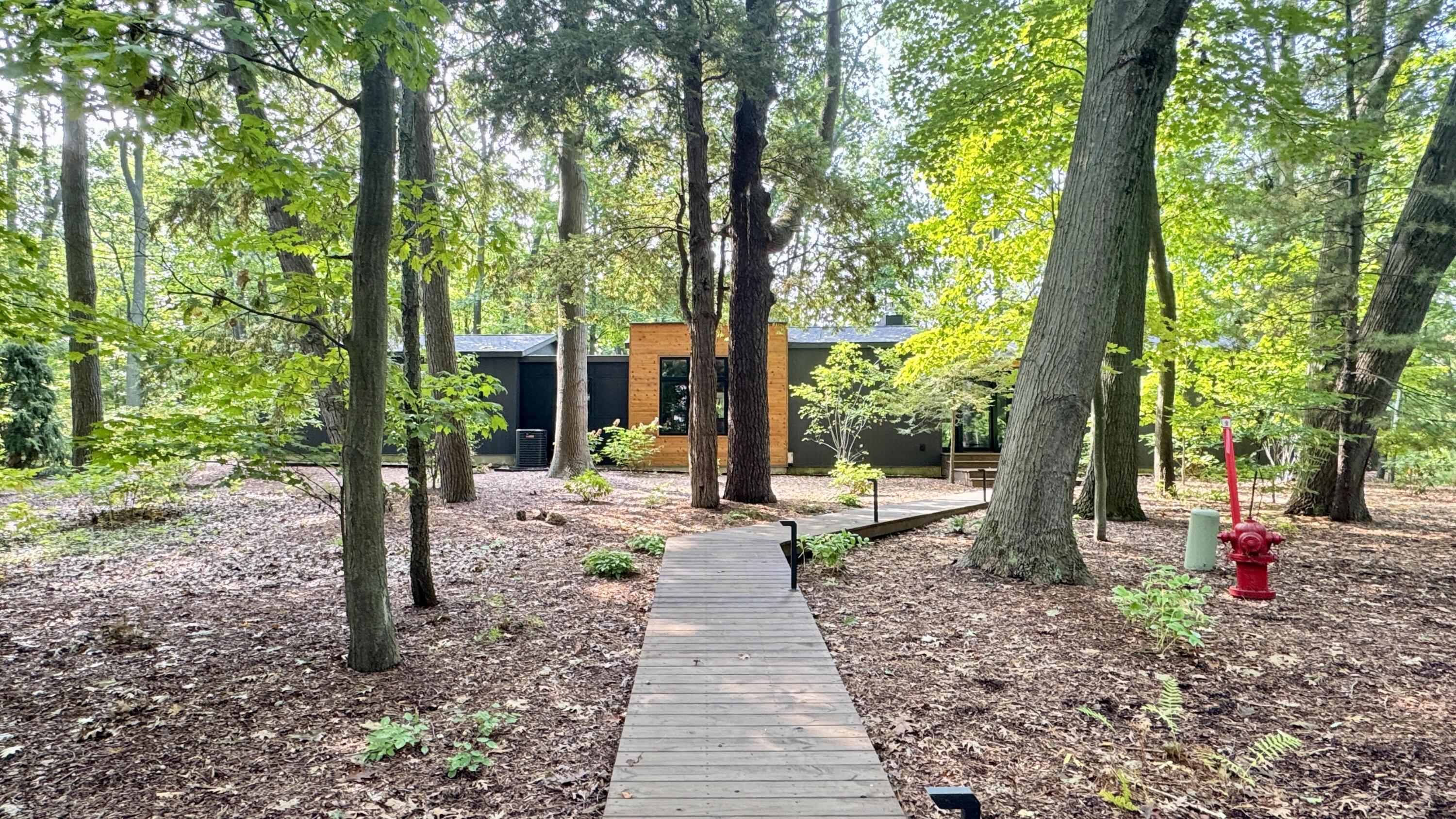Image 1: Exterior oh home