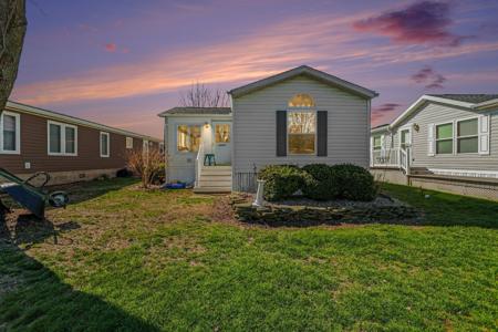 572 Maple Lane