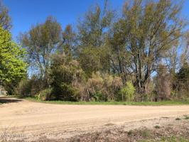 Lot  36,40 Beach Dr.  49090