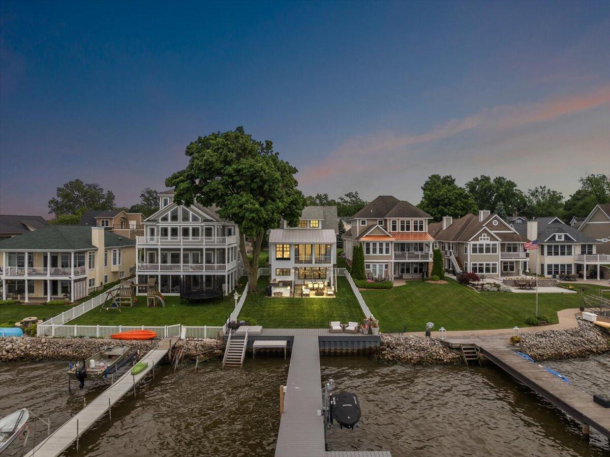 Image 2: 01-579 Crescent Dr-1