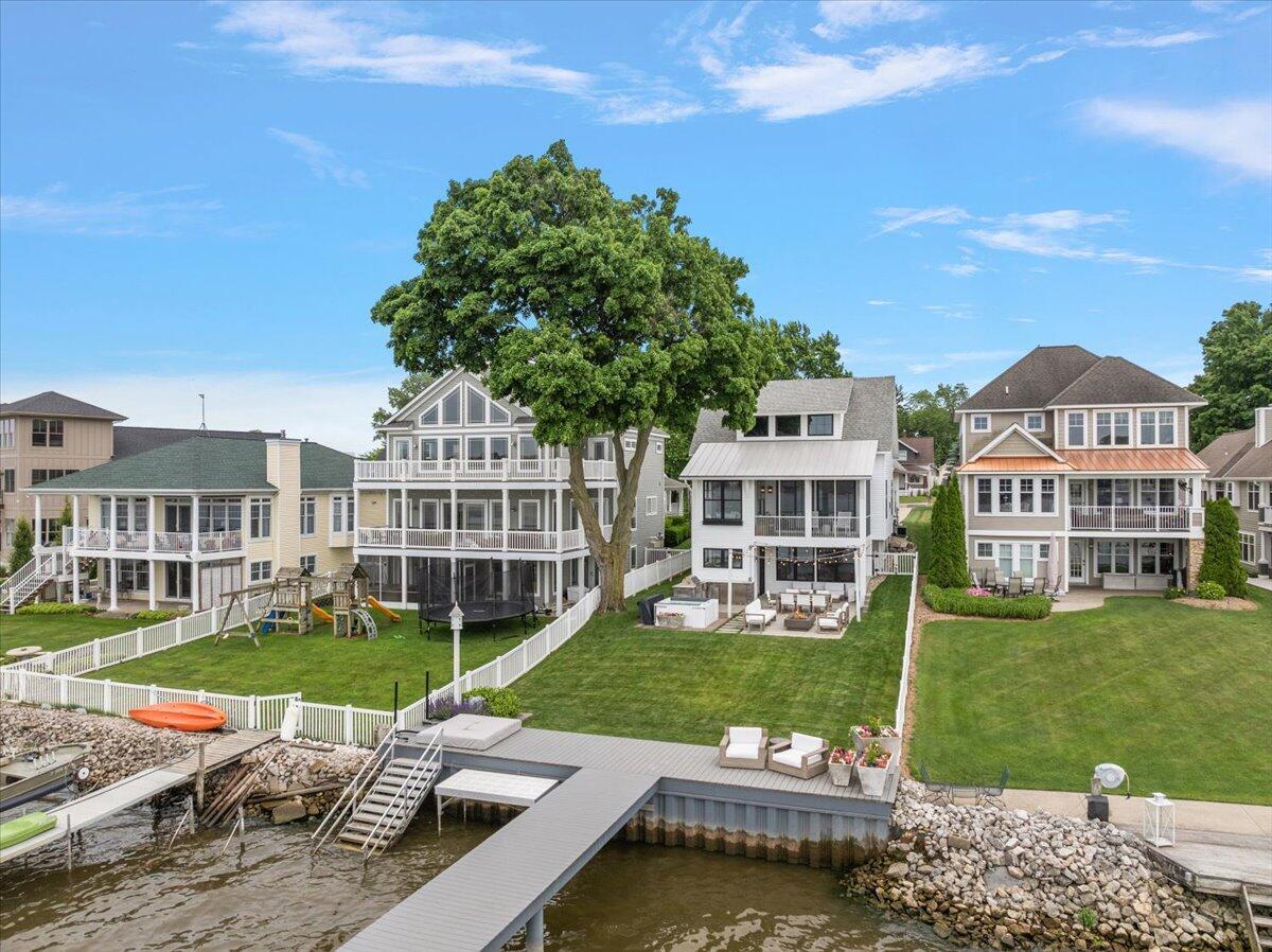 Image 4: 03-579 Crescent Dr-3