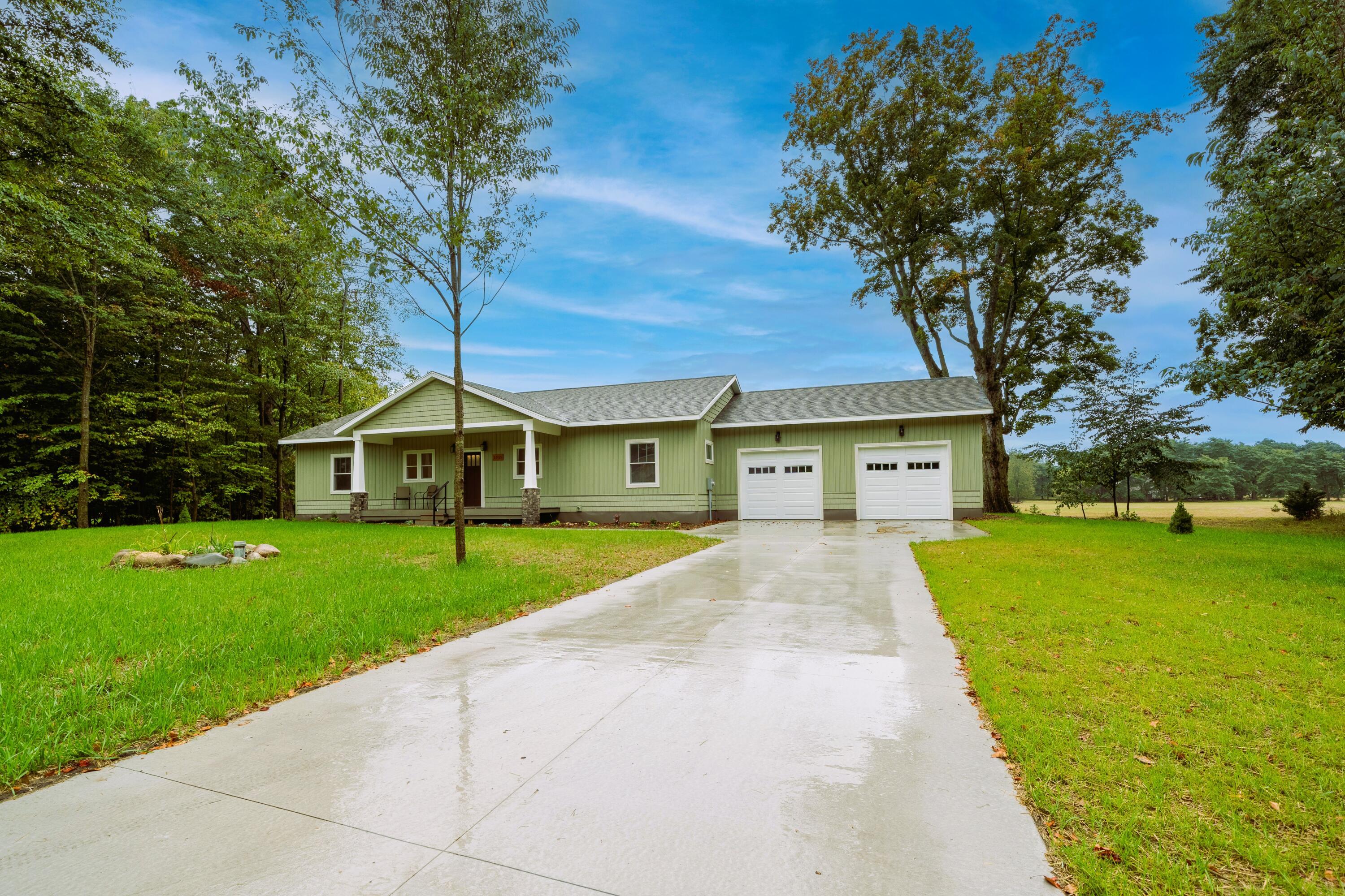 Image 2: 3935 W Destiny Dr