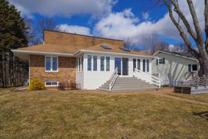 2906 E Shore Drive