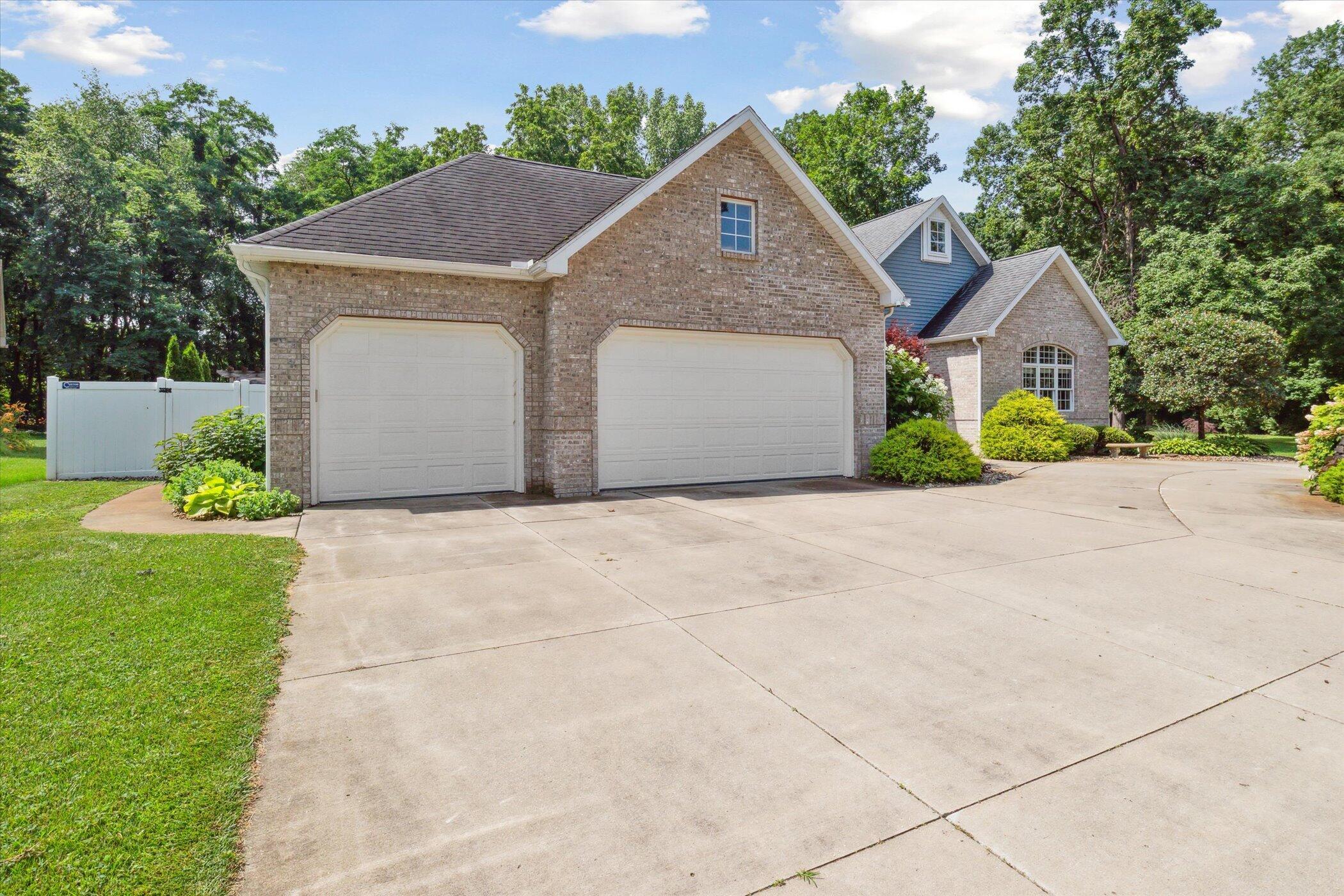 Image 3: 02-24029-S-Shore-Dr-Edwardsburg-MI-49112