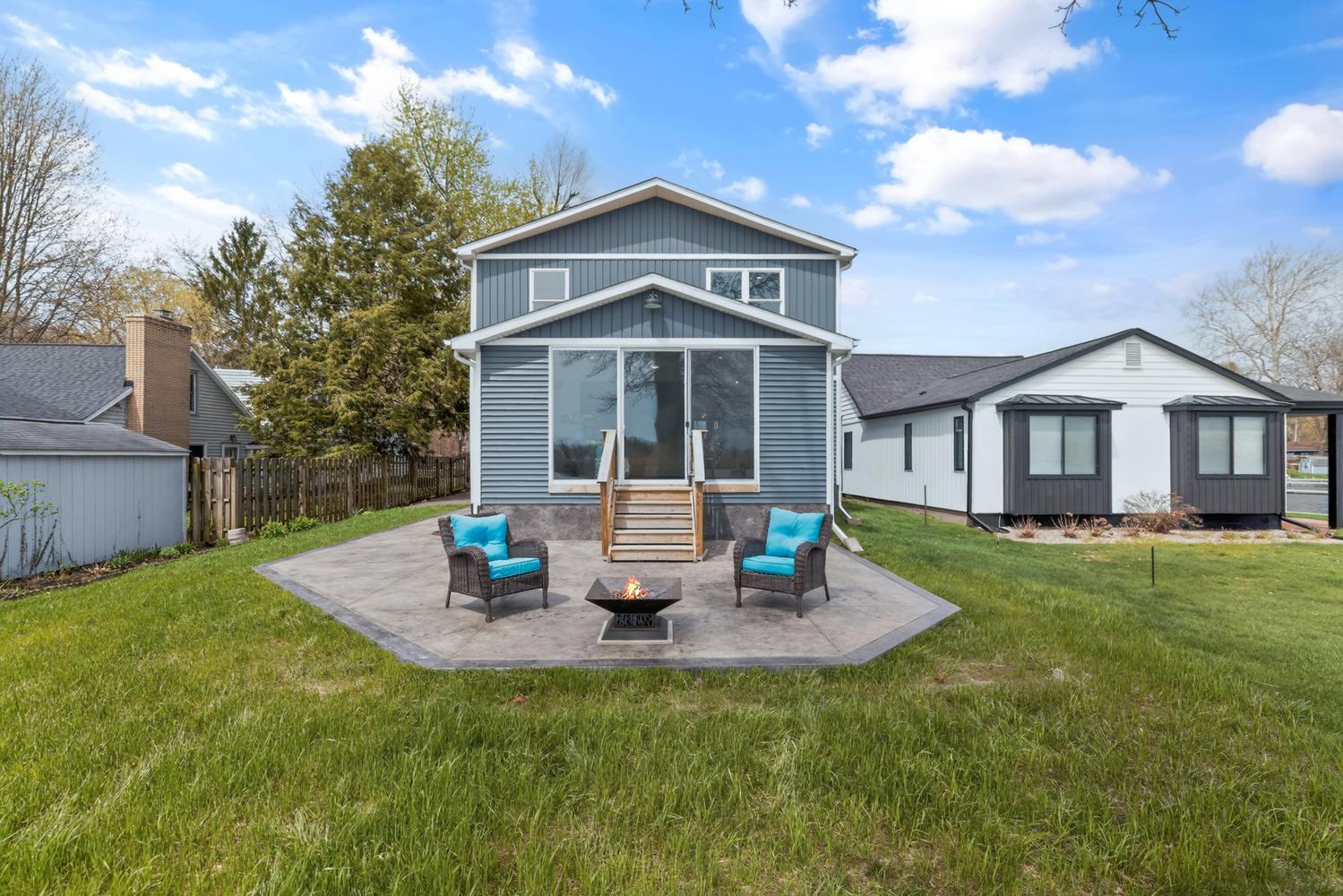 Image 2: 8125 W Long Lake Dr Kalamazoo-large-002-