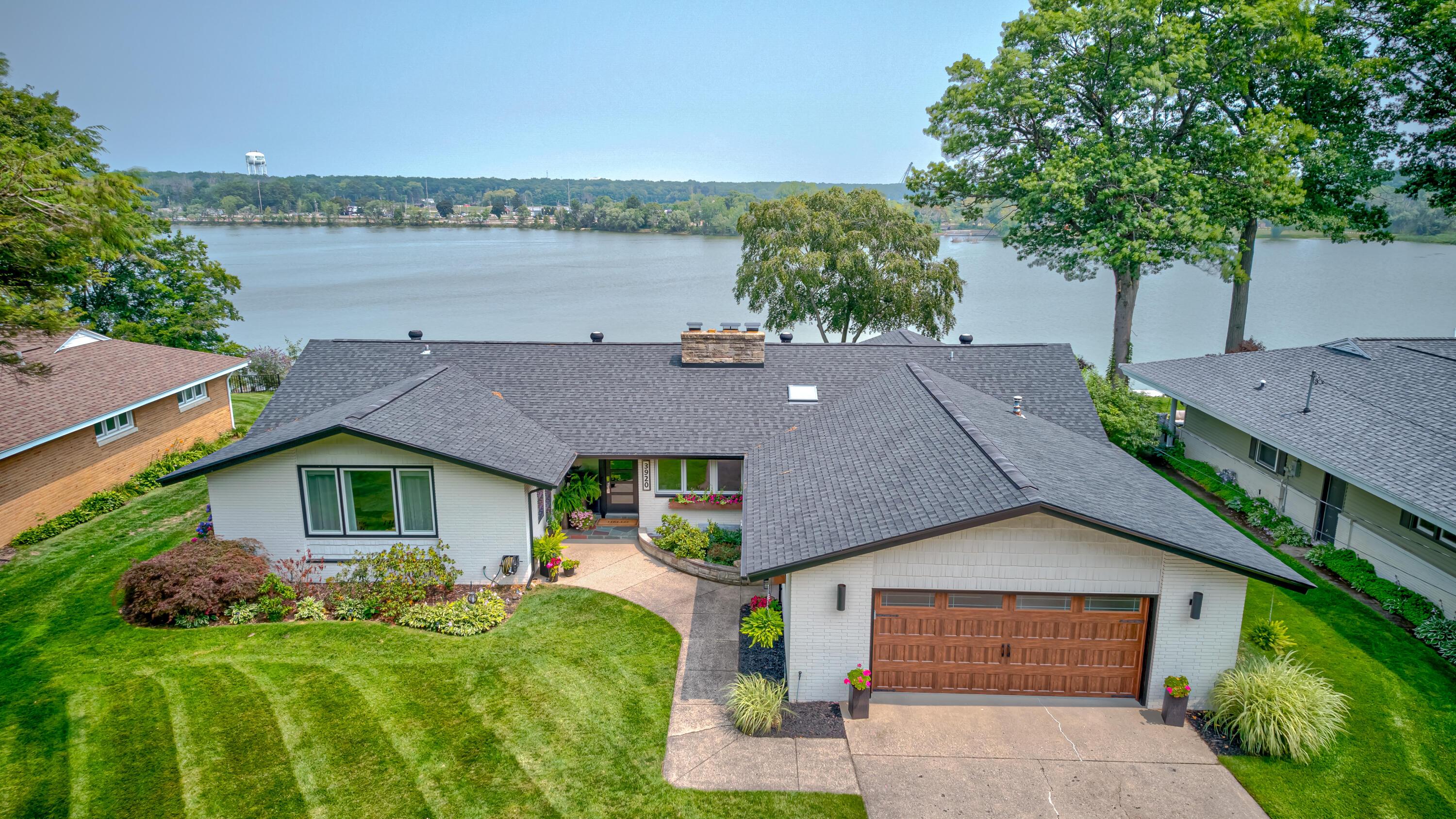 Image 1: 3920 Highgate (1 of 103)