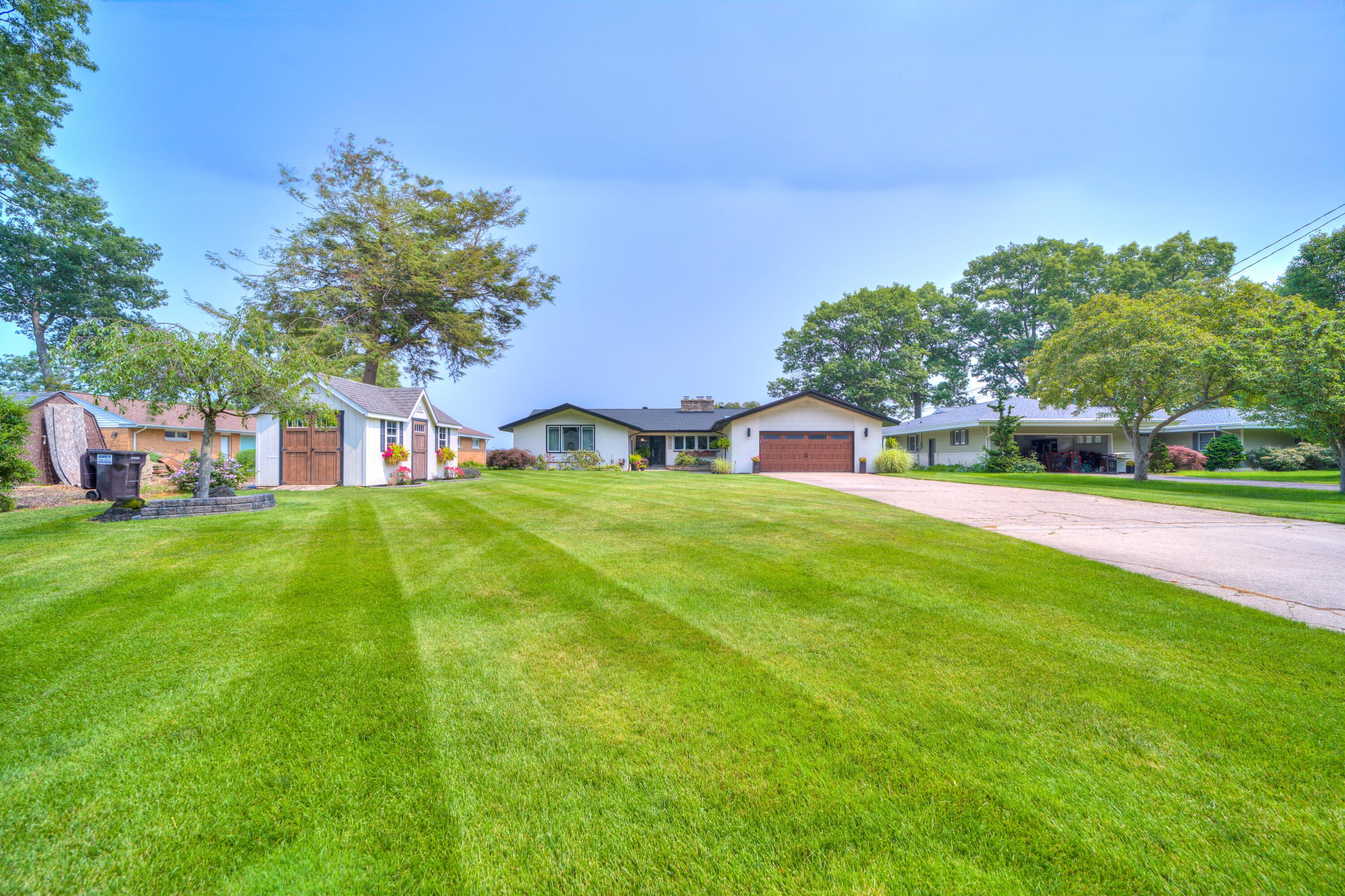 Image 2: 3920 Highgate (2 of 103)