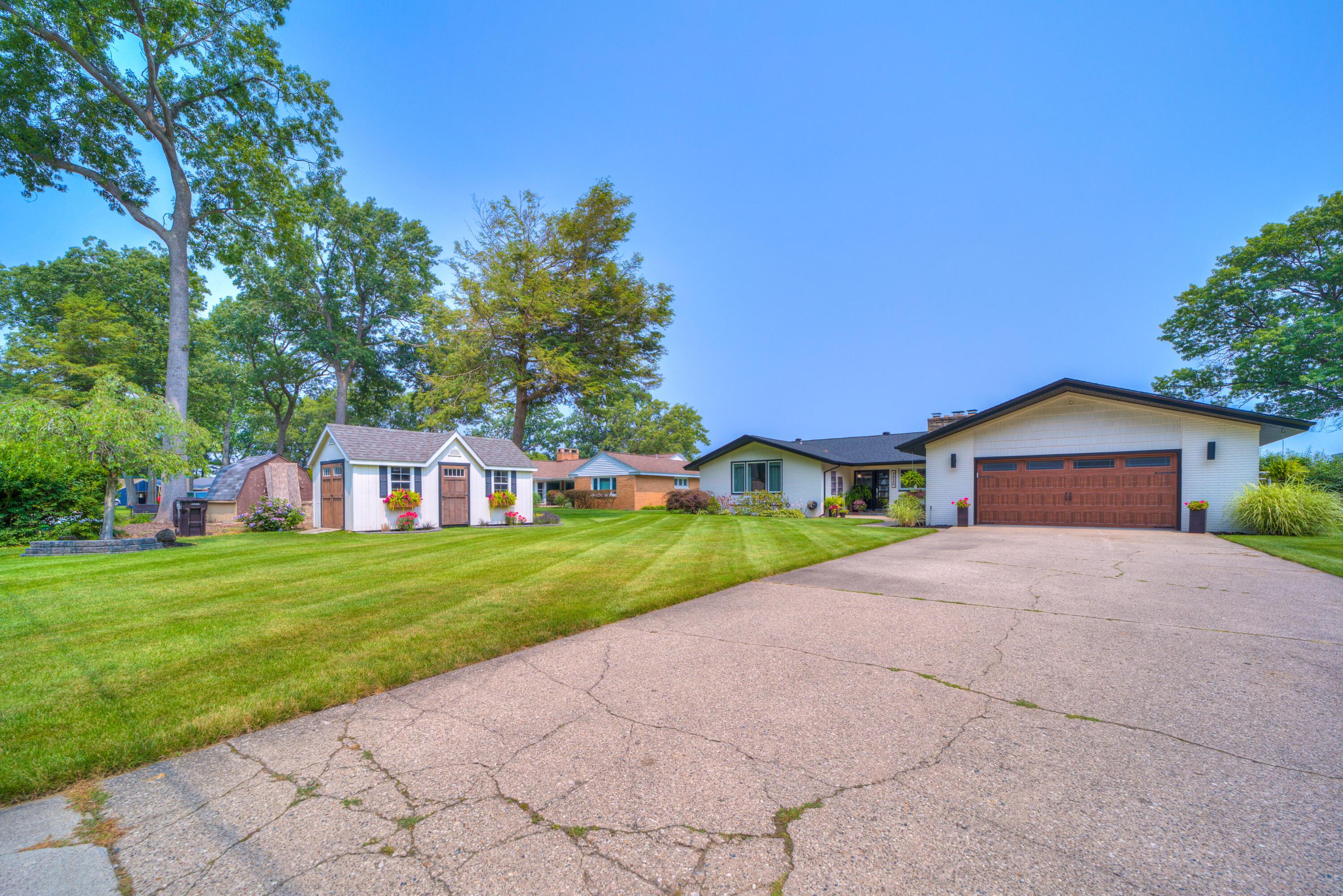 Image 3: 3920 Highgate (3 of 103)