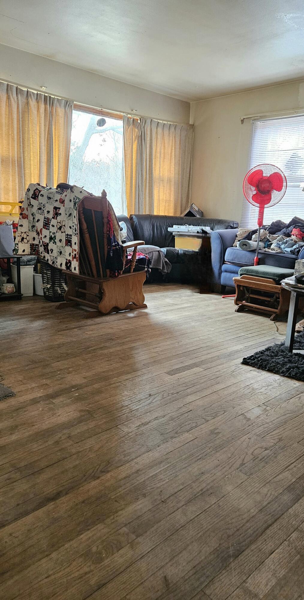 Image 2: Living Room