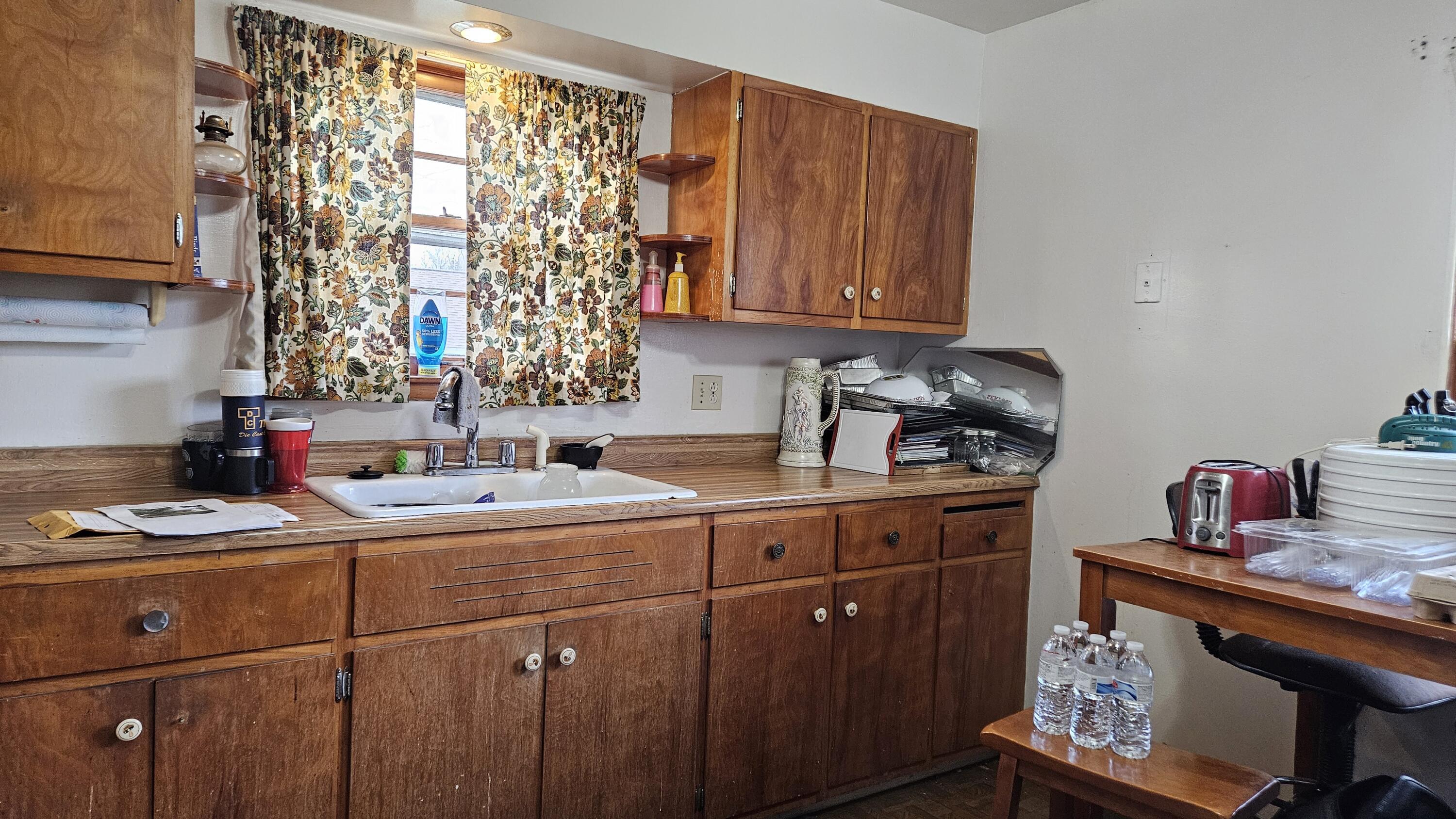 Image 3: Kitchen