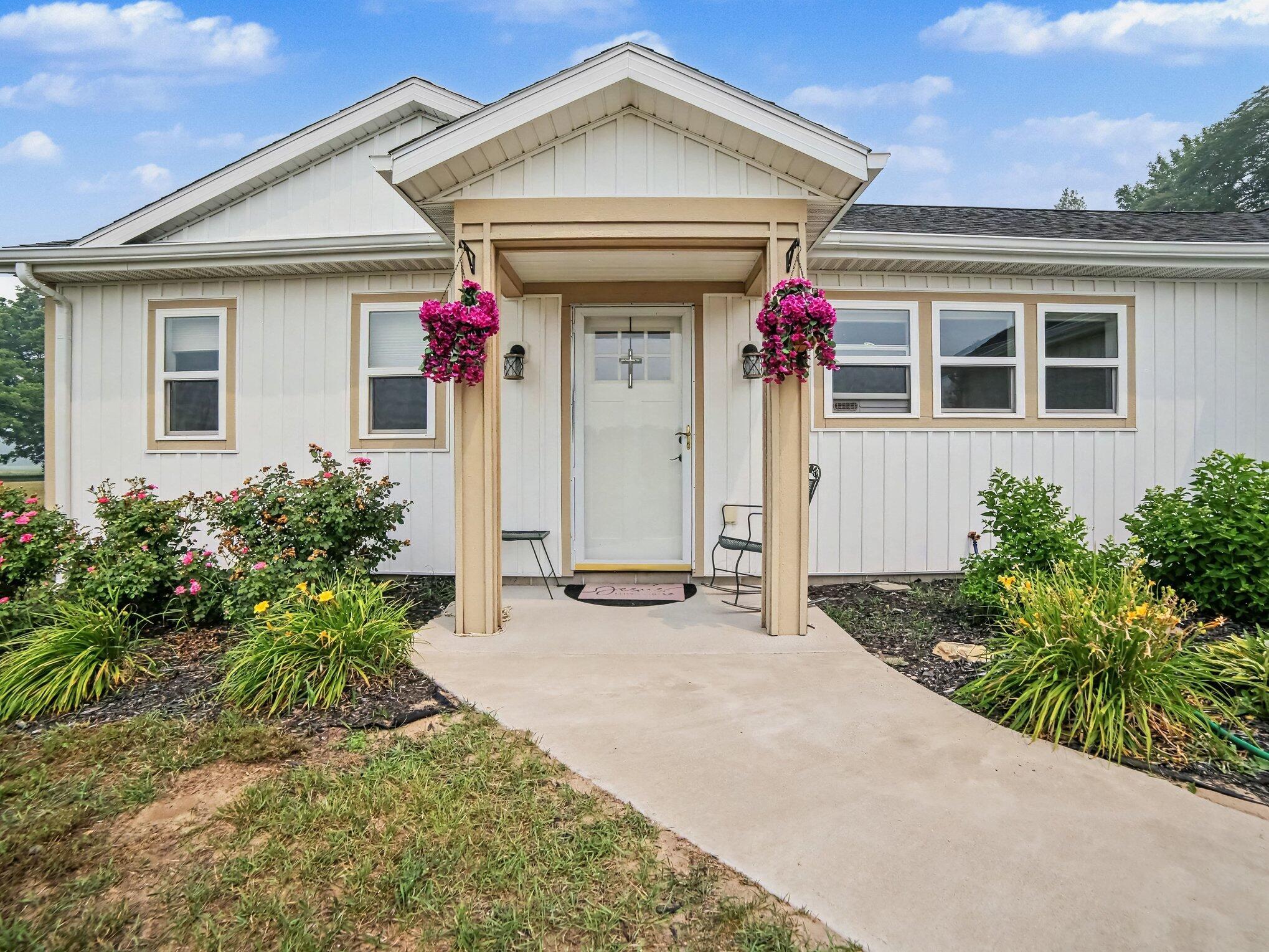 Image 2: 3970 Destiny Dr
