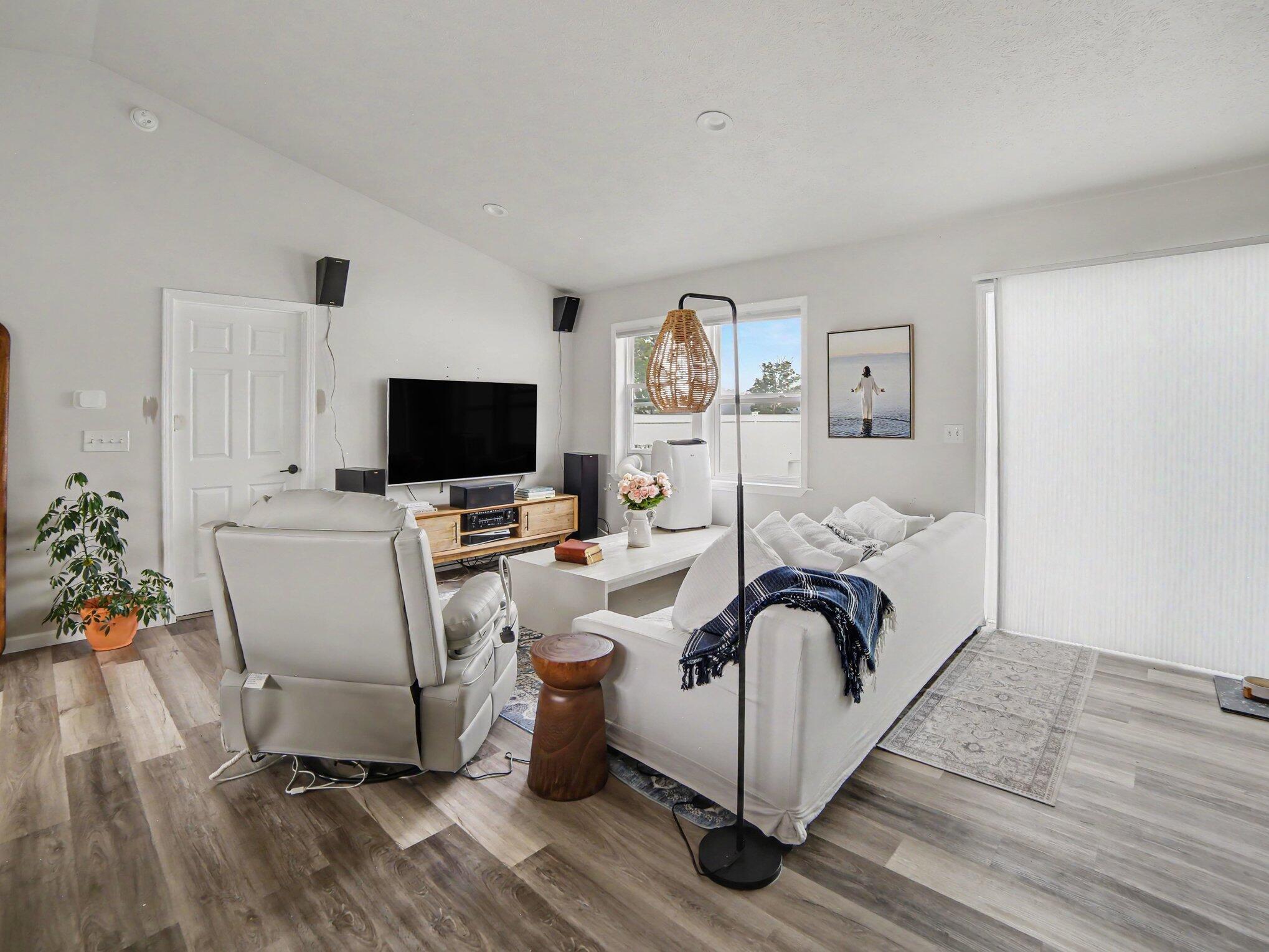 Image 4: 3970 Destiny Dr