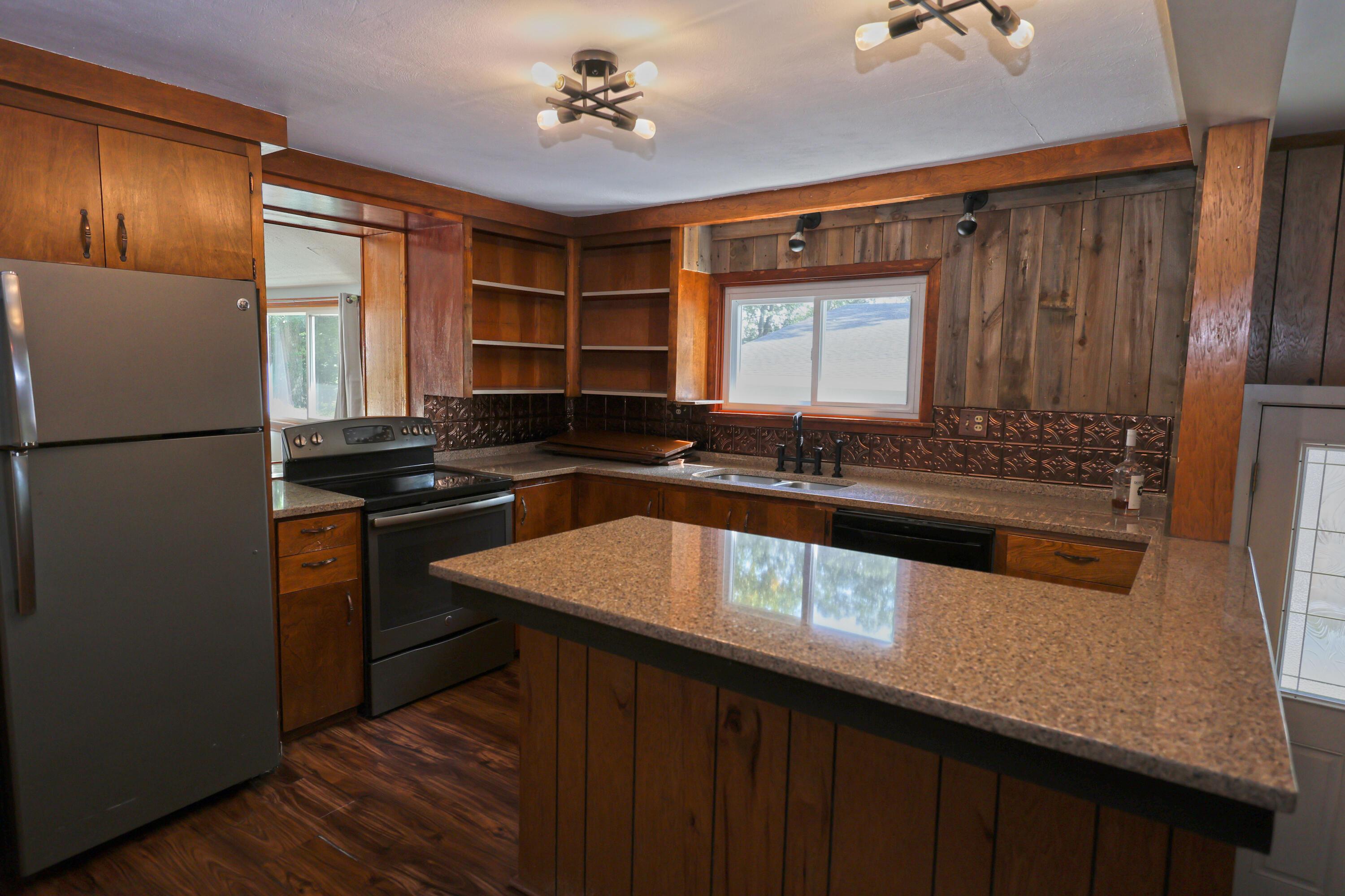 Image 2: Kitchen