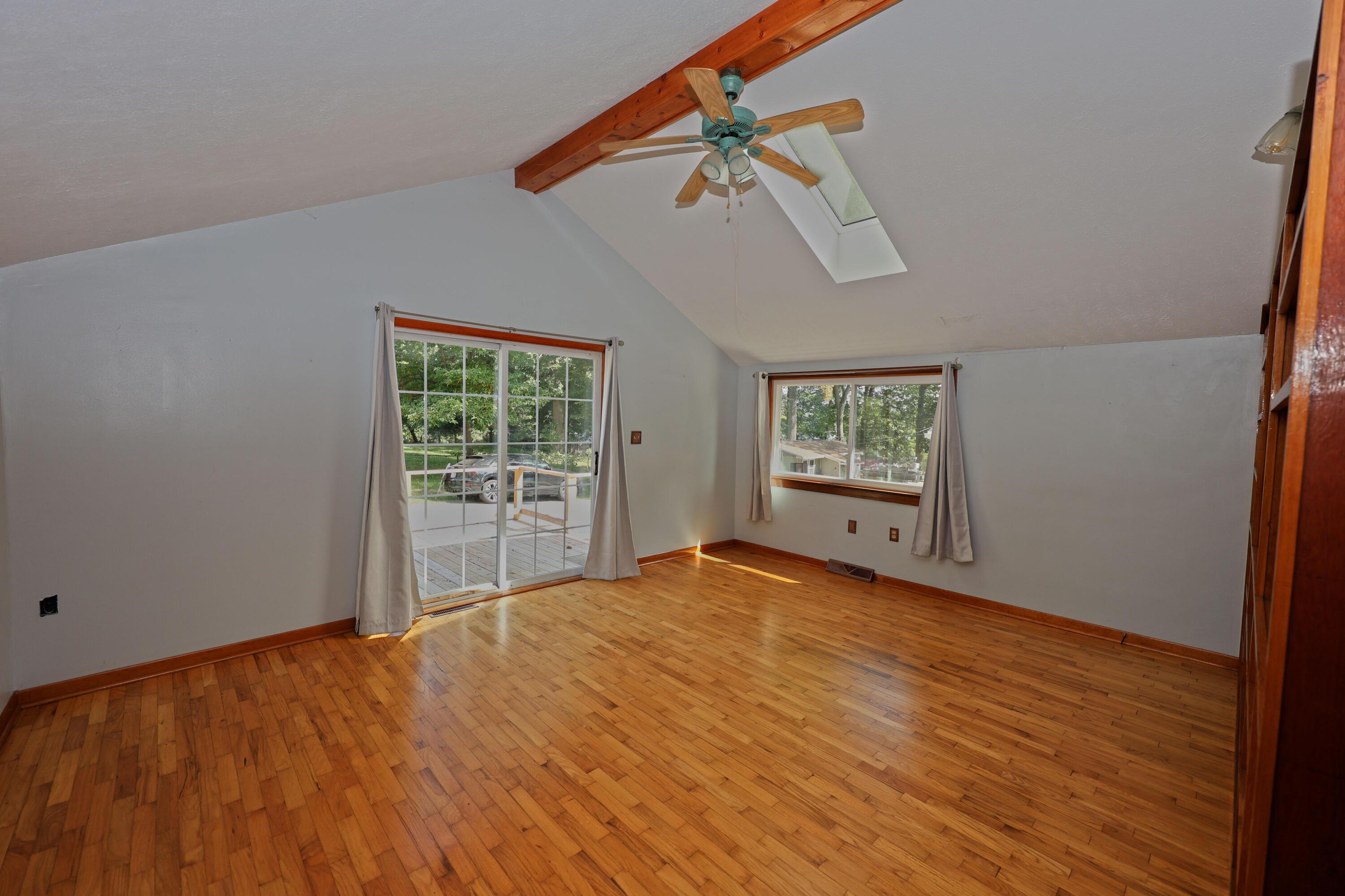 Image 3: Family Room.