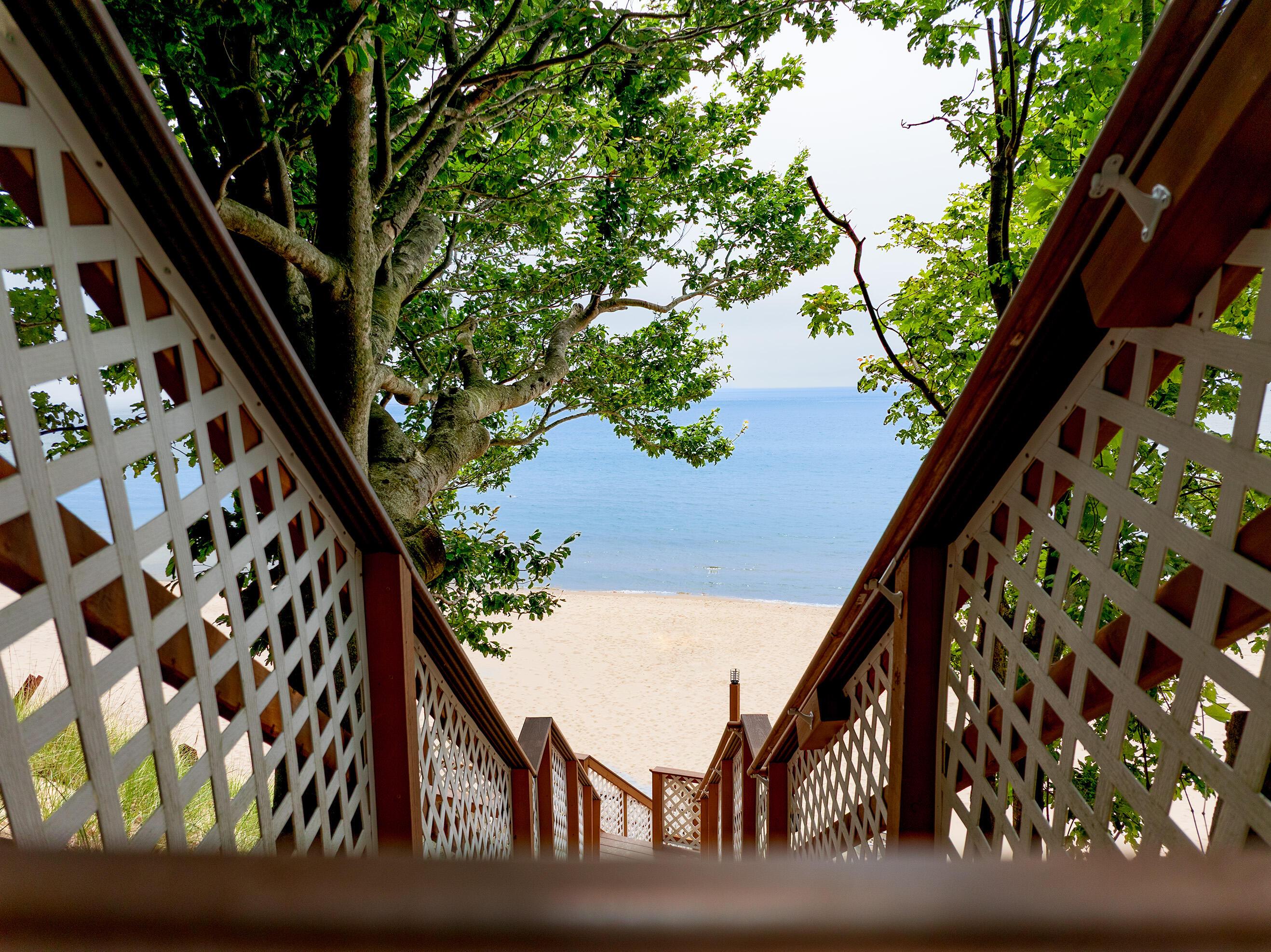 Image 4: Maradune Beach View from Stairs