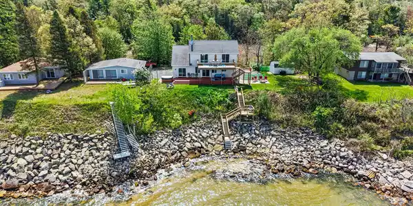 3053 N Lakeshore Drive