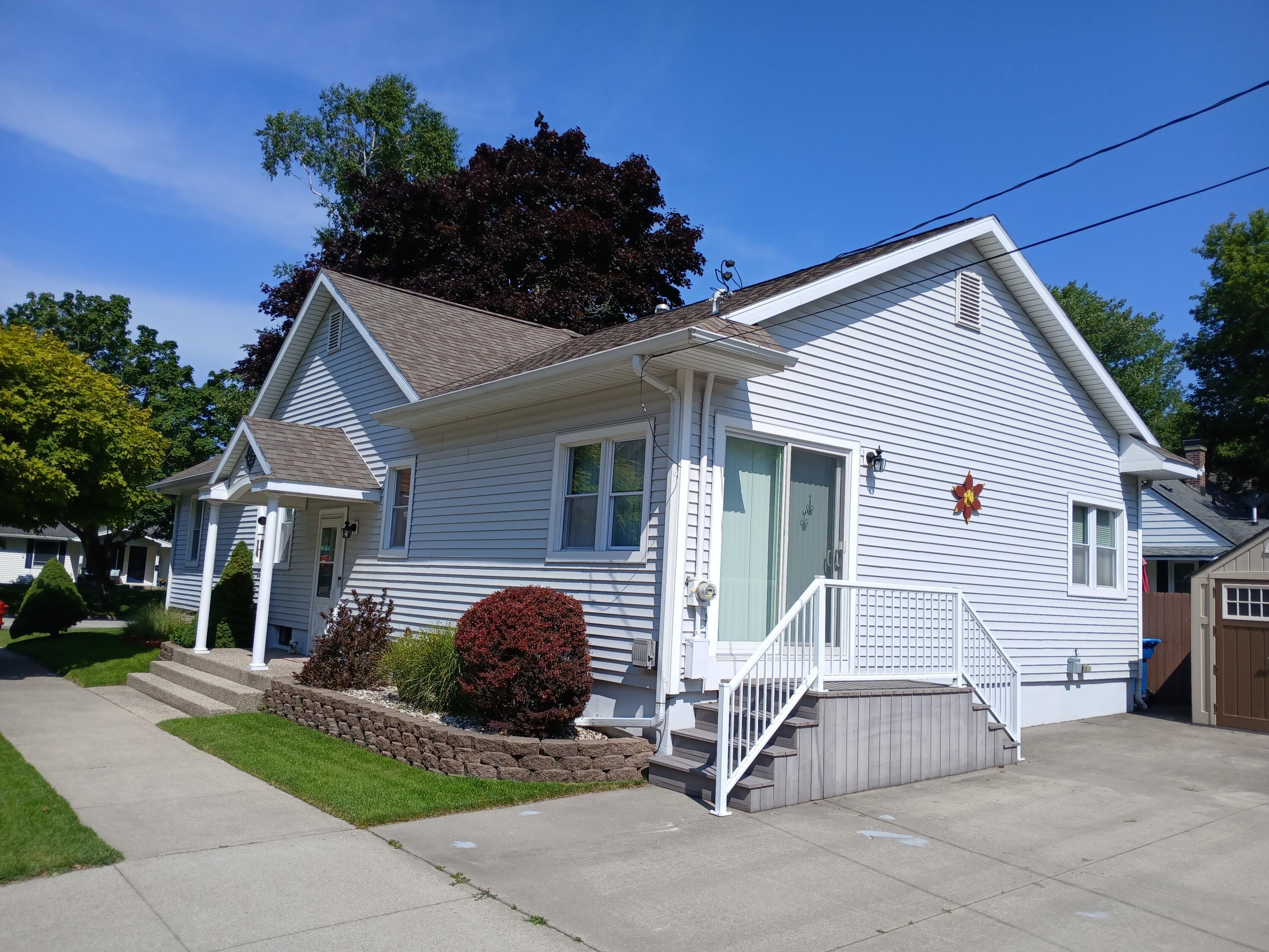 Image 2: 402 N Park