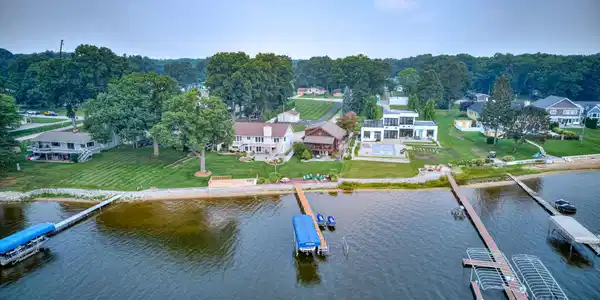 Image 3: 1601 Westwind MLS Size (4 of 74)