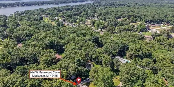 Image 3: 944FennwoodCir-13LoRes
