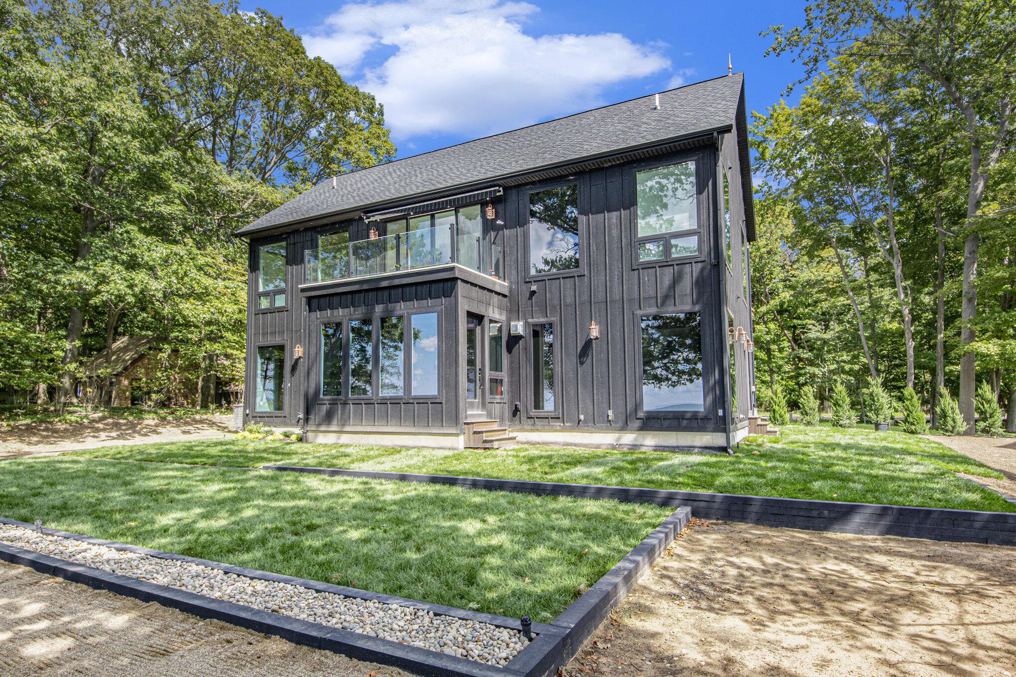 Image 4: Back of Home