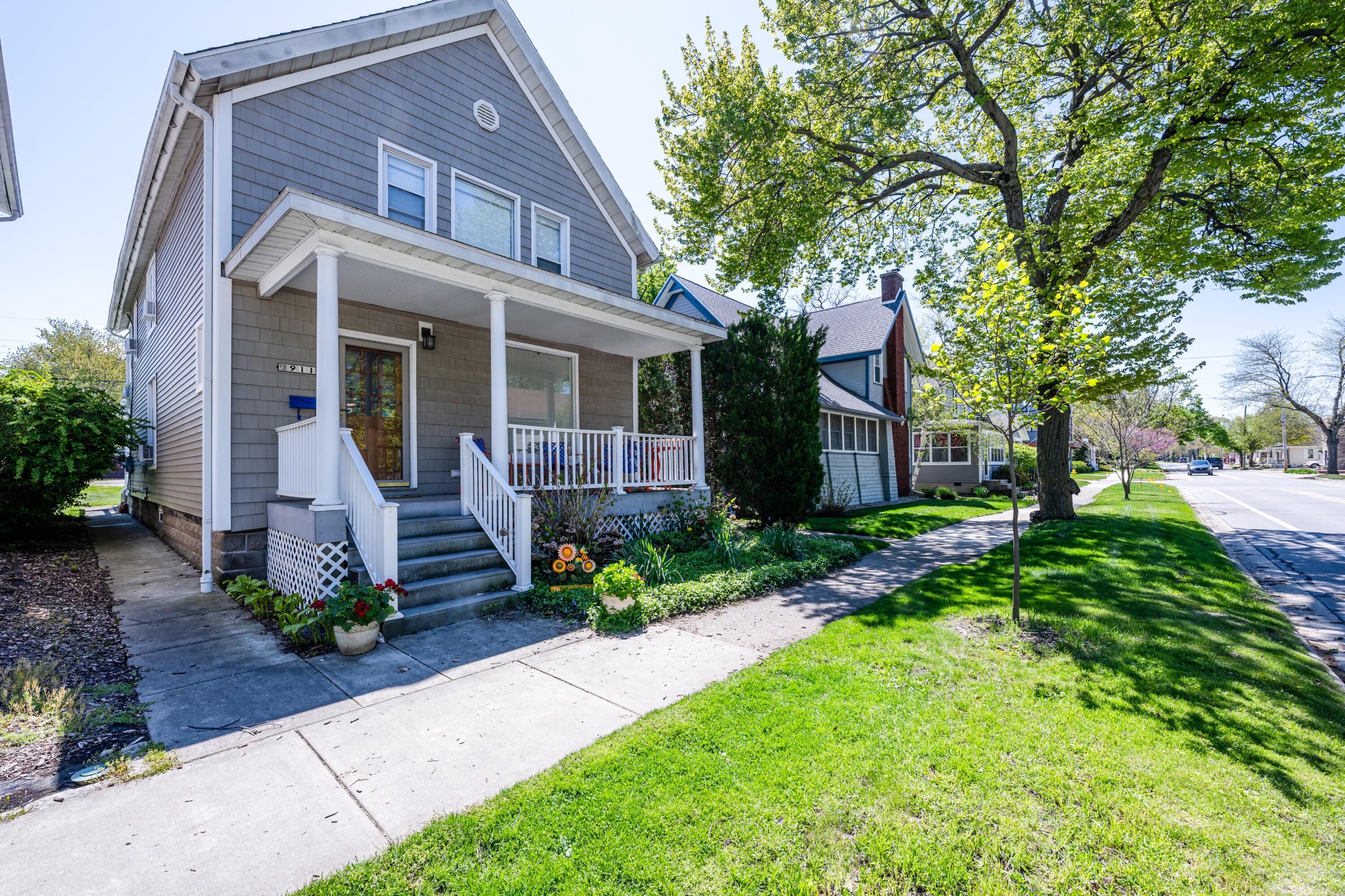 Image 1: Front Entrance to Home