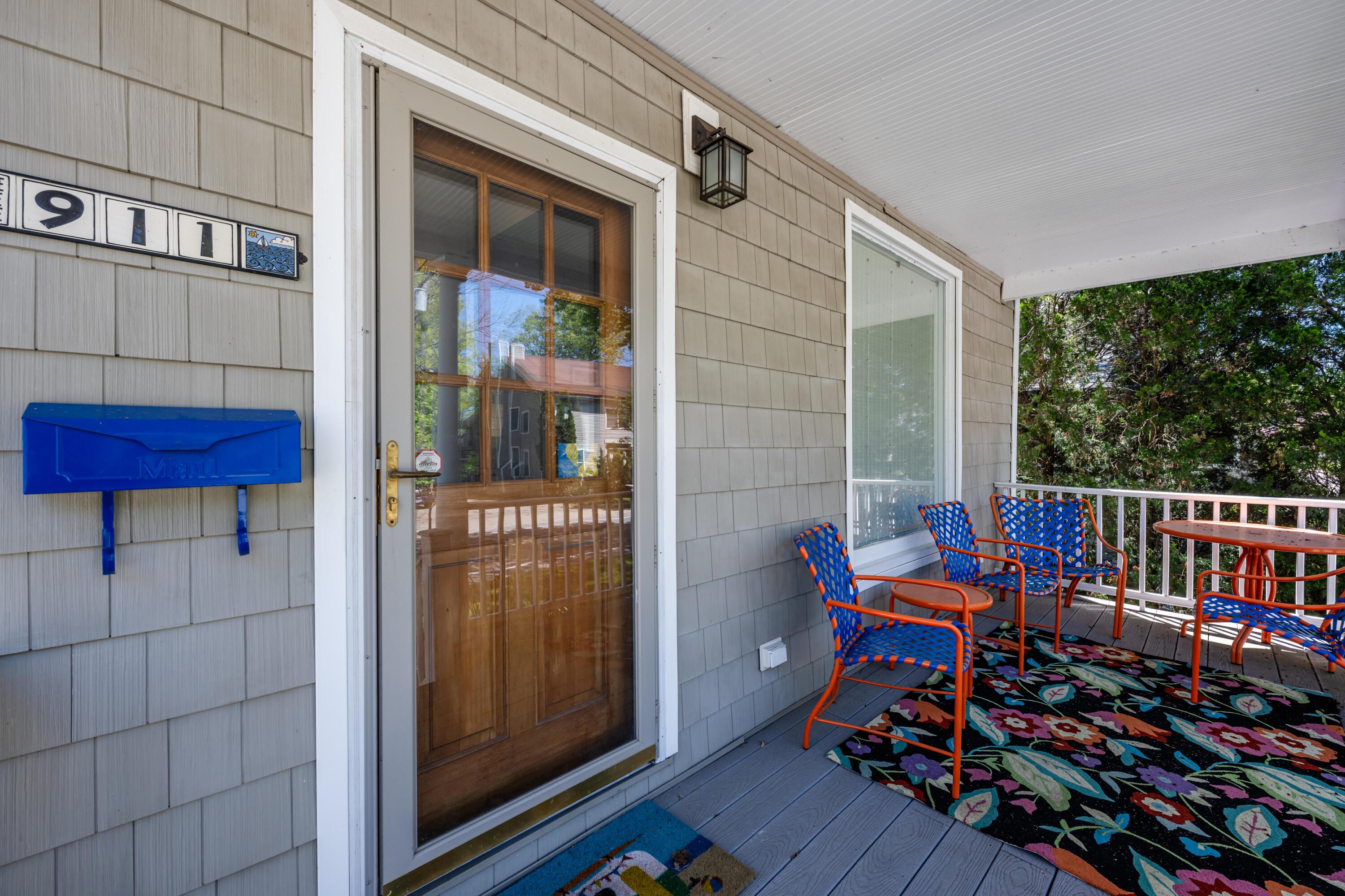 Image 4: Front Entranceway