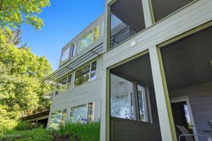 9475 Lakeview Drive