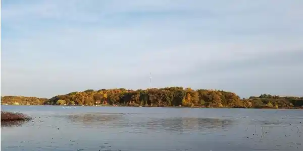 Image 4: Lake front