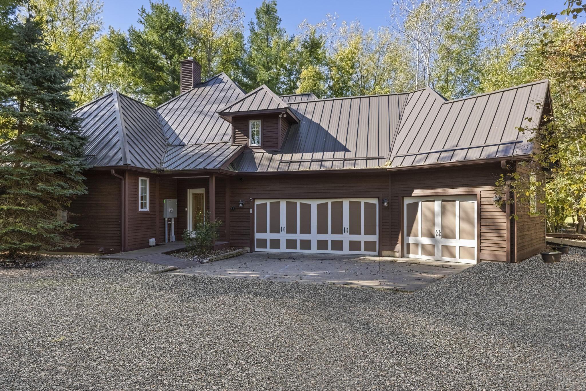 Image 2: 3 Car Garage