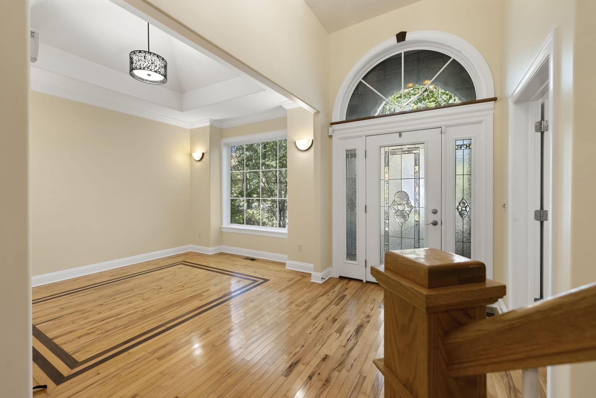 Image 3: Front entrance