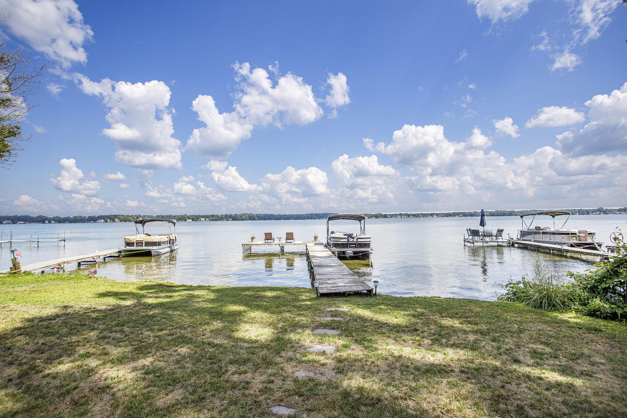 Image 4: Lakefront