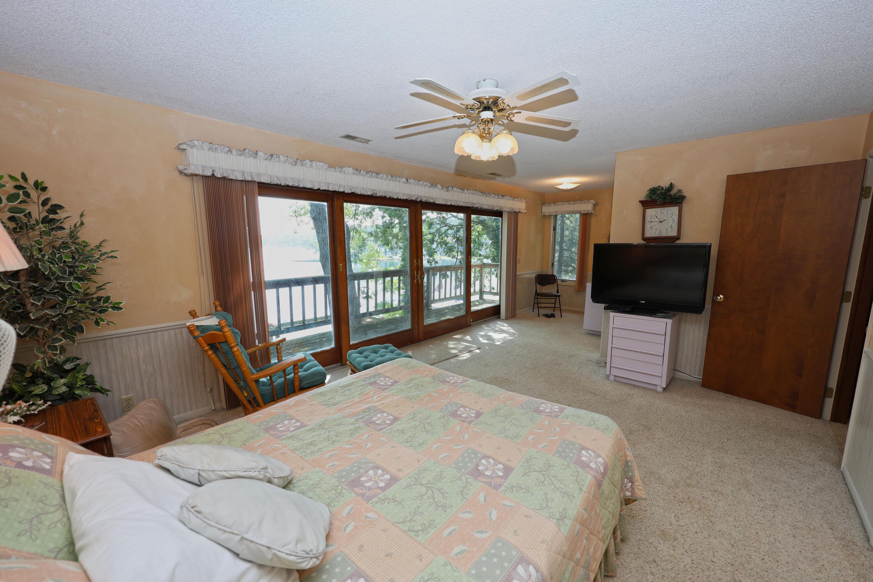 Image 4: Primary Bedroom