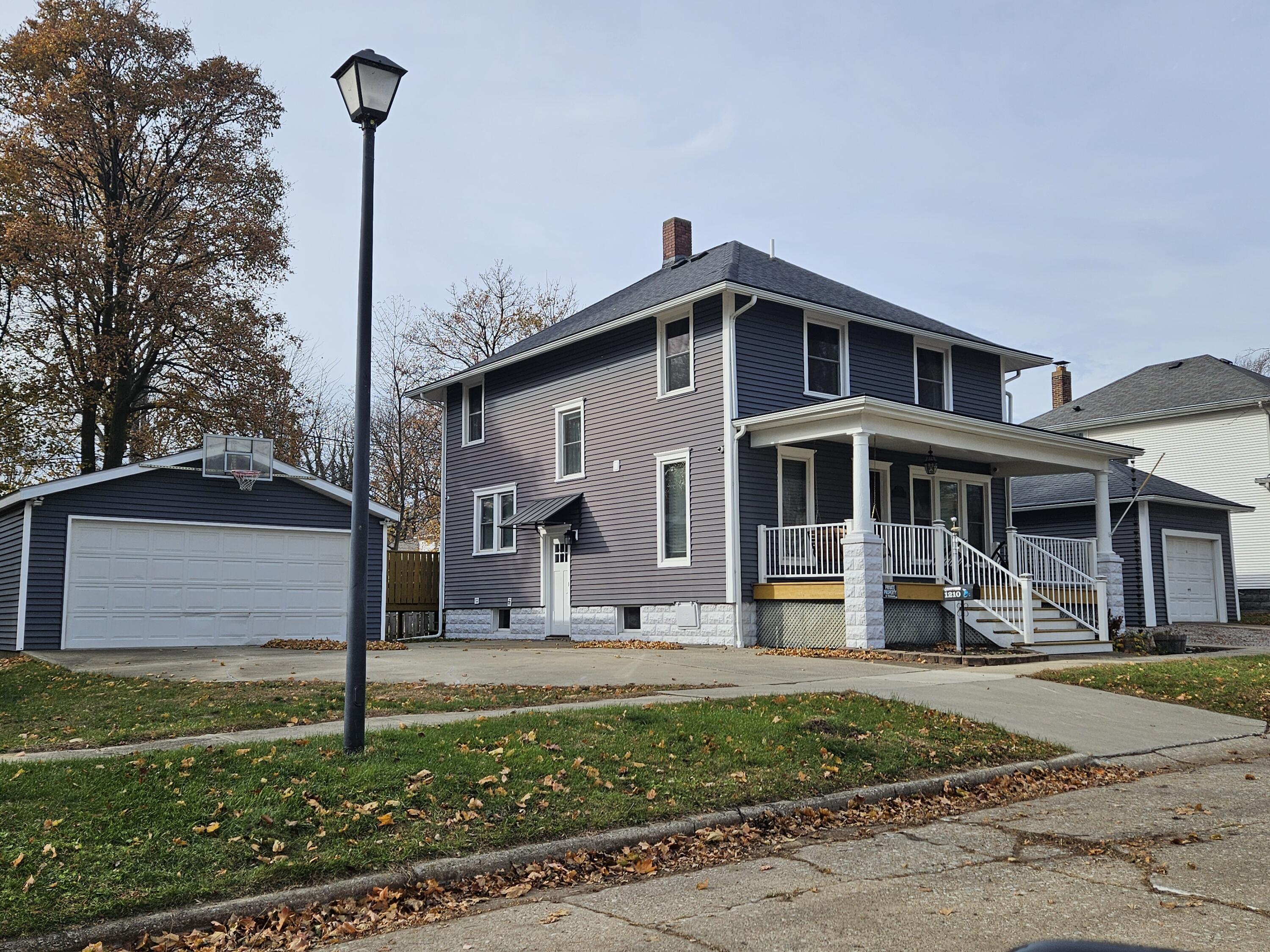 Image 1: classic 120 yr old city residence