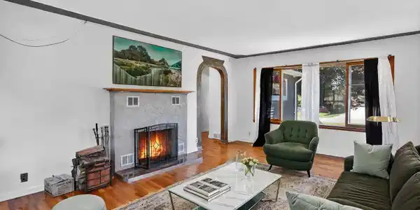 Image 4: STAGED LR- Virtual Staging Cloud -340-La