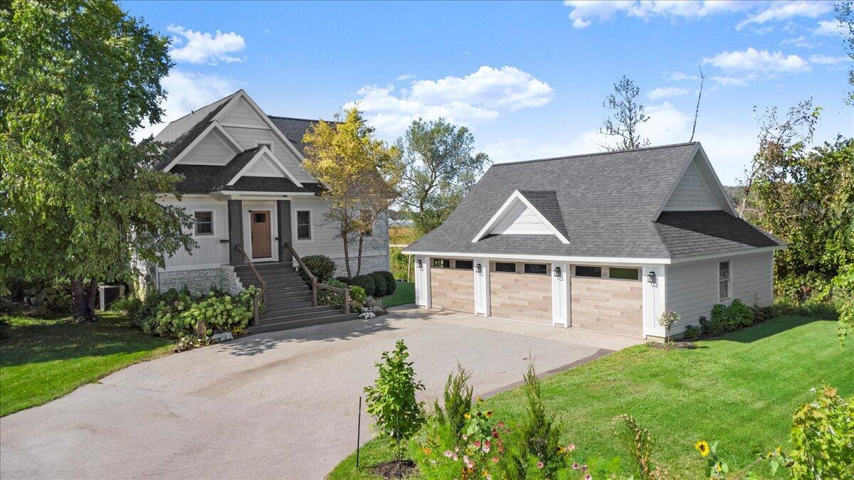 Image 2: 01-IMG_4832