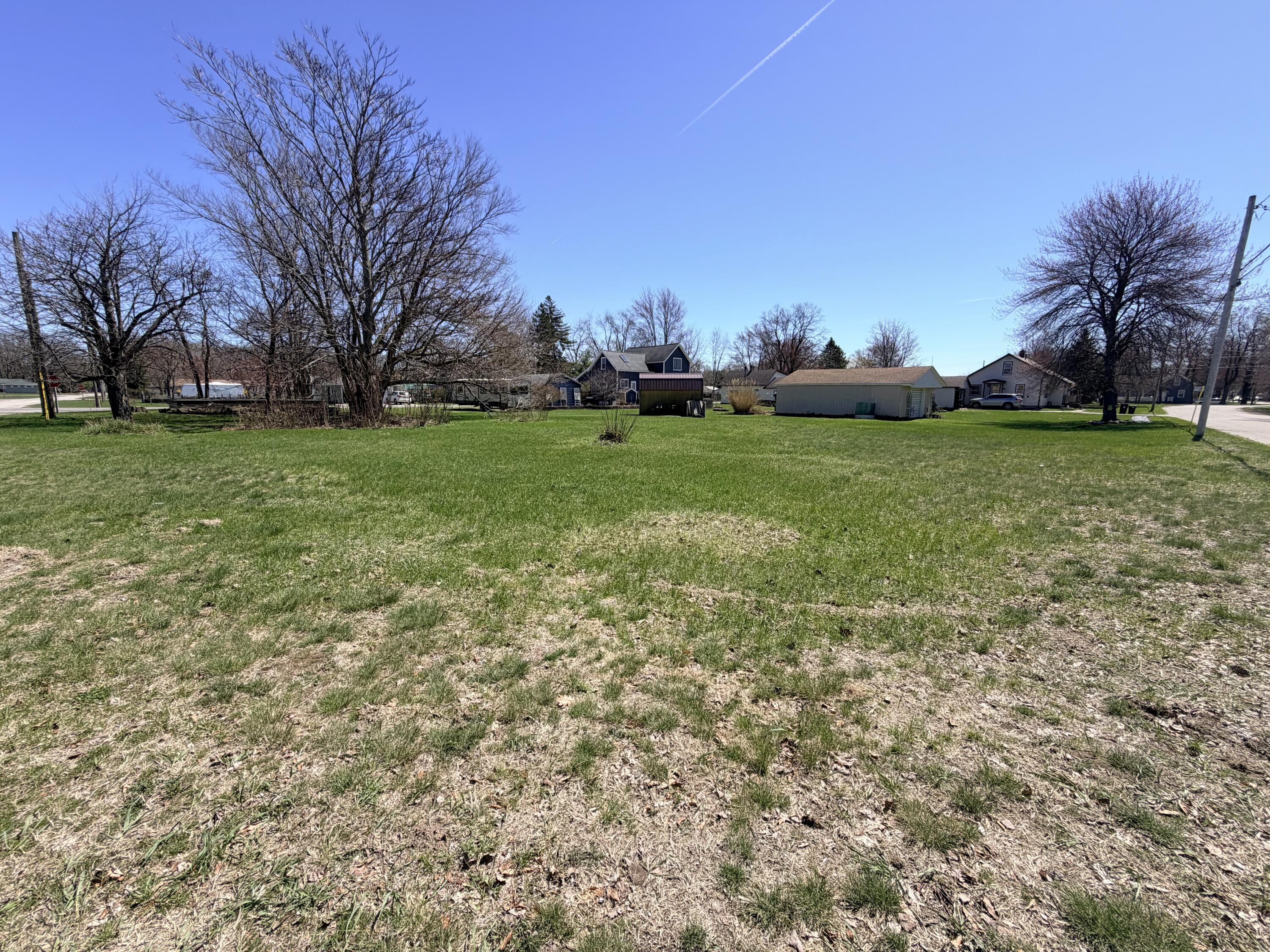 Image 2: Vacant Land Third St