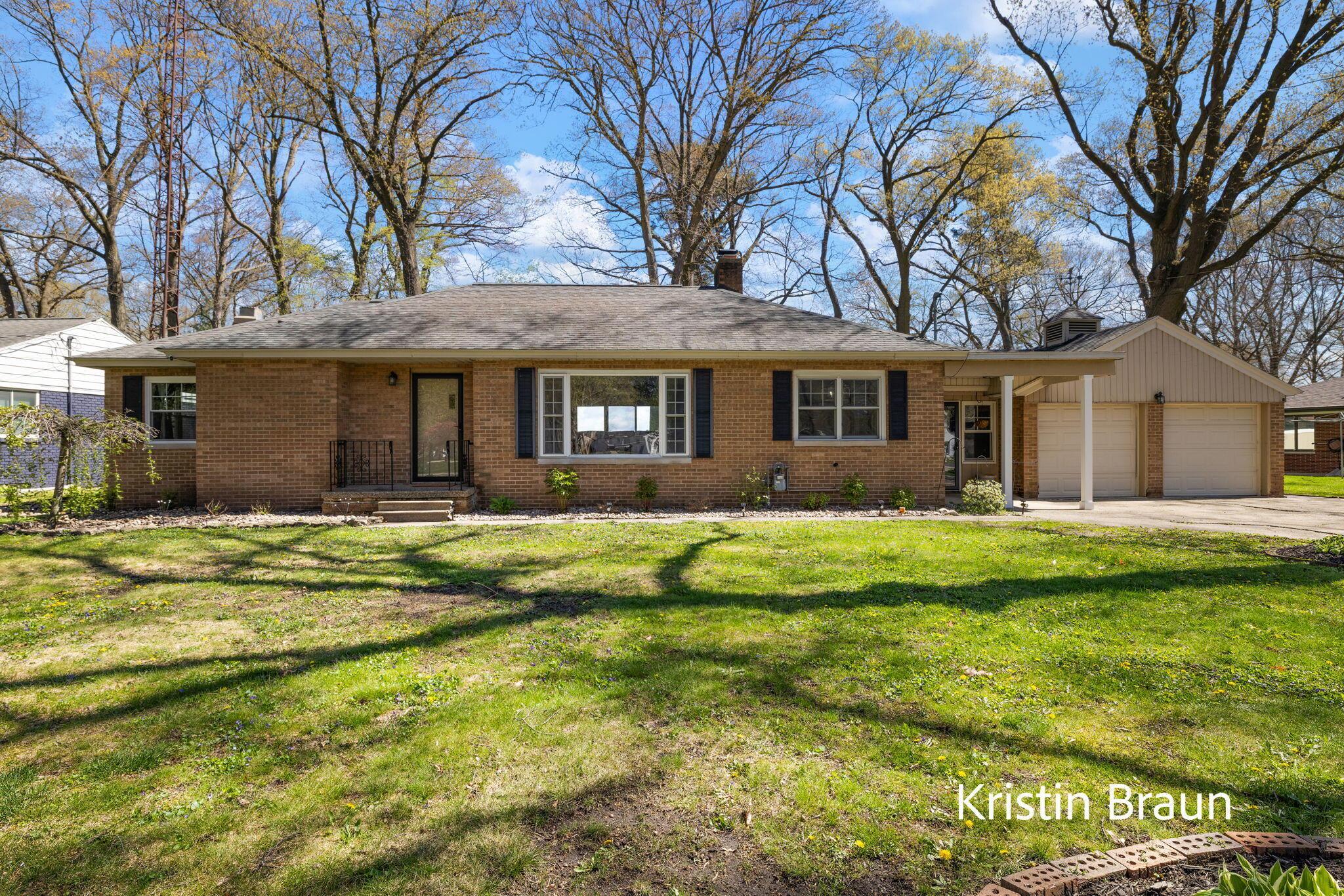 Image 1: 46-web-or-mls-2R9A9609