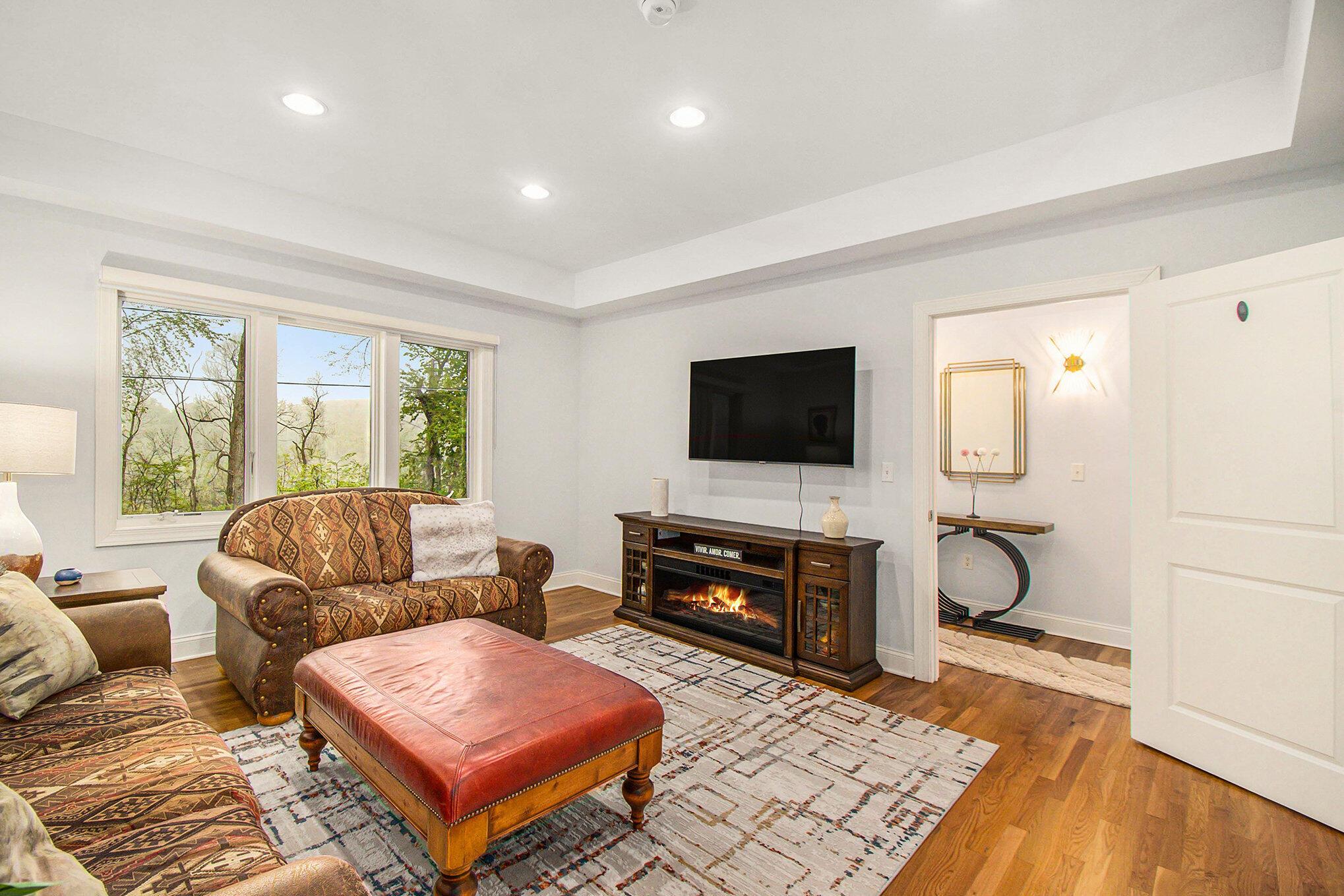 Image 4: Family Room