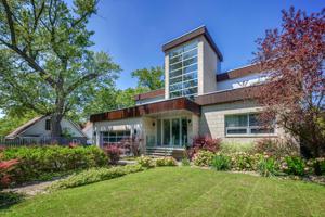 2998 Lakeshore Avenue