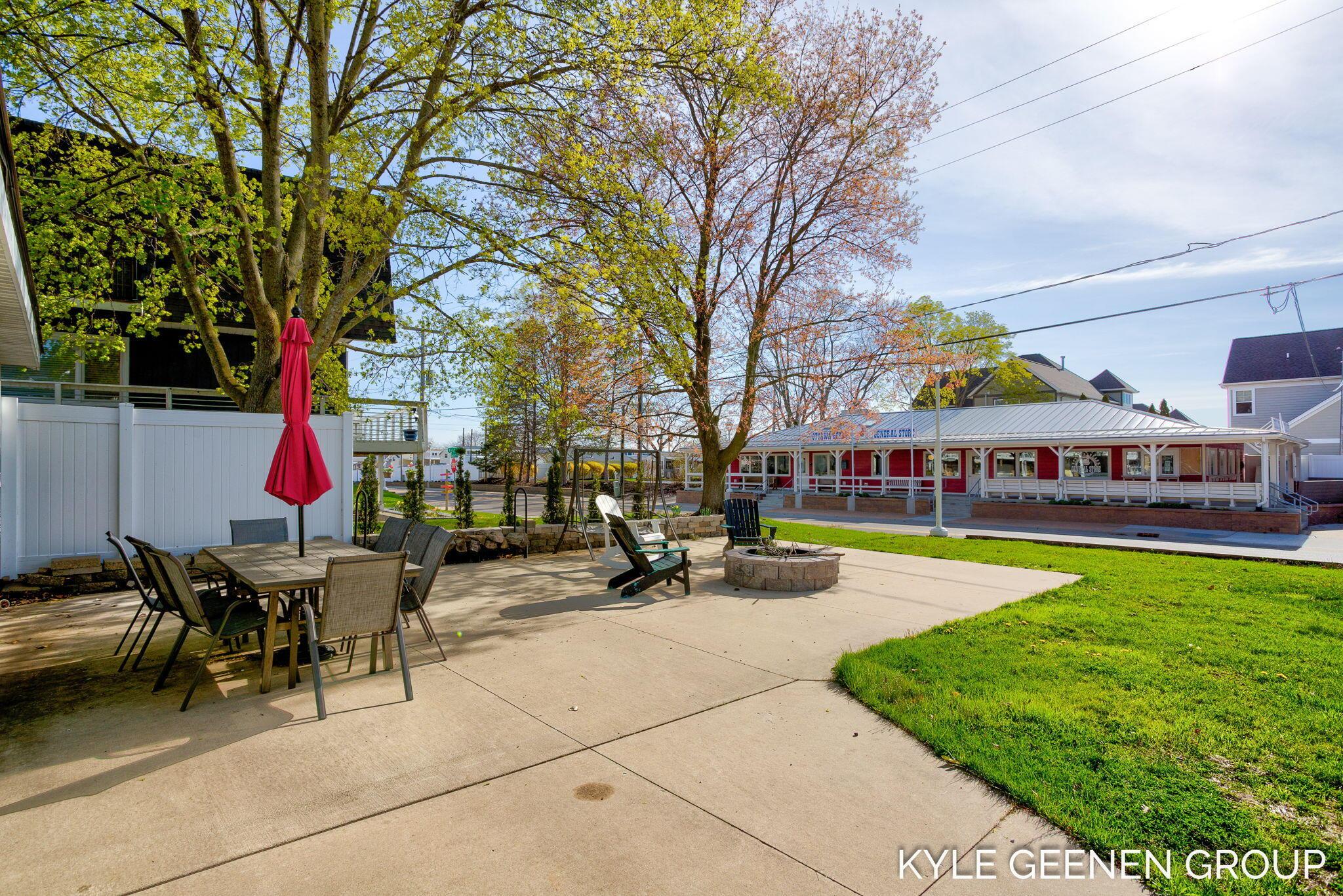 Image 2: 10-web-or-mls-2245-auburn-ave