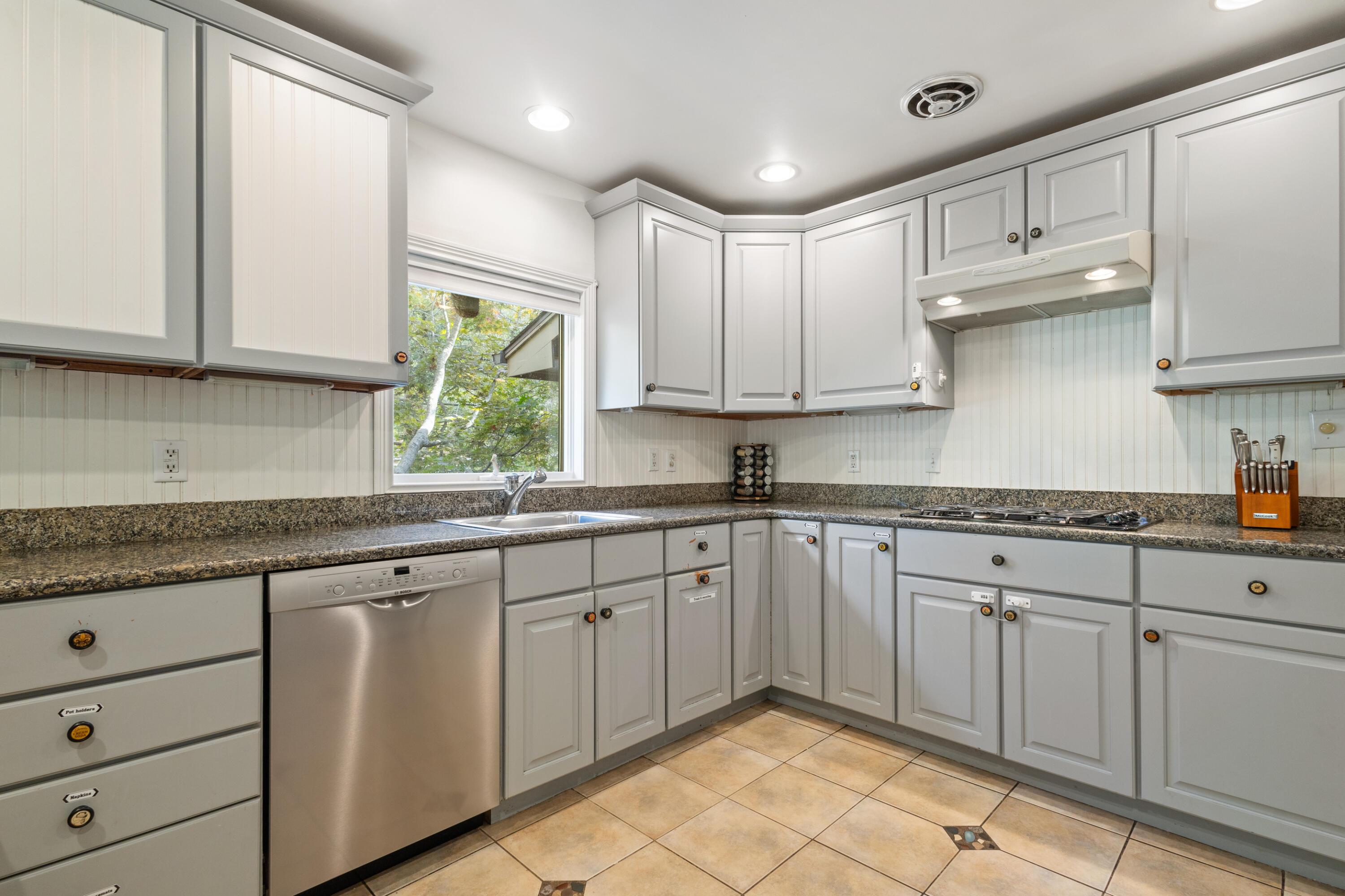 Image 2: Kitchen