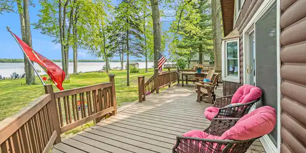 1142 Wolf Lake Drive