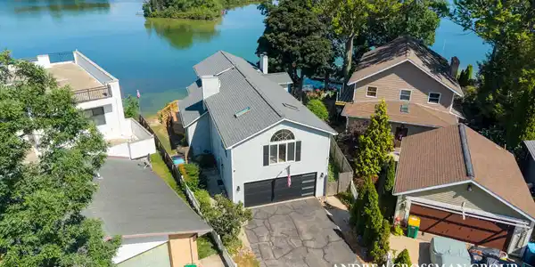 567 Breezy Bluff Street