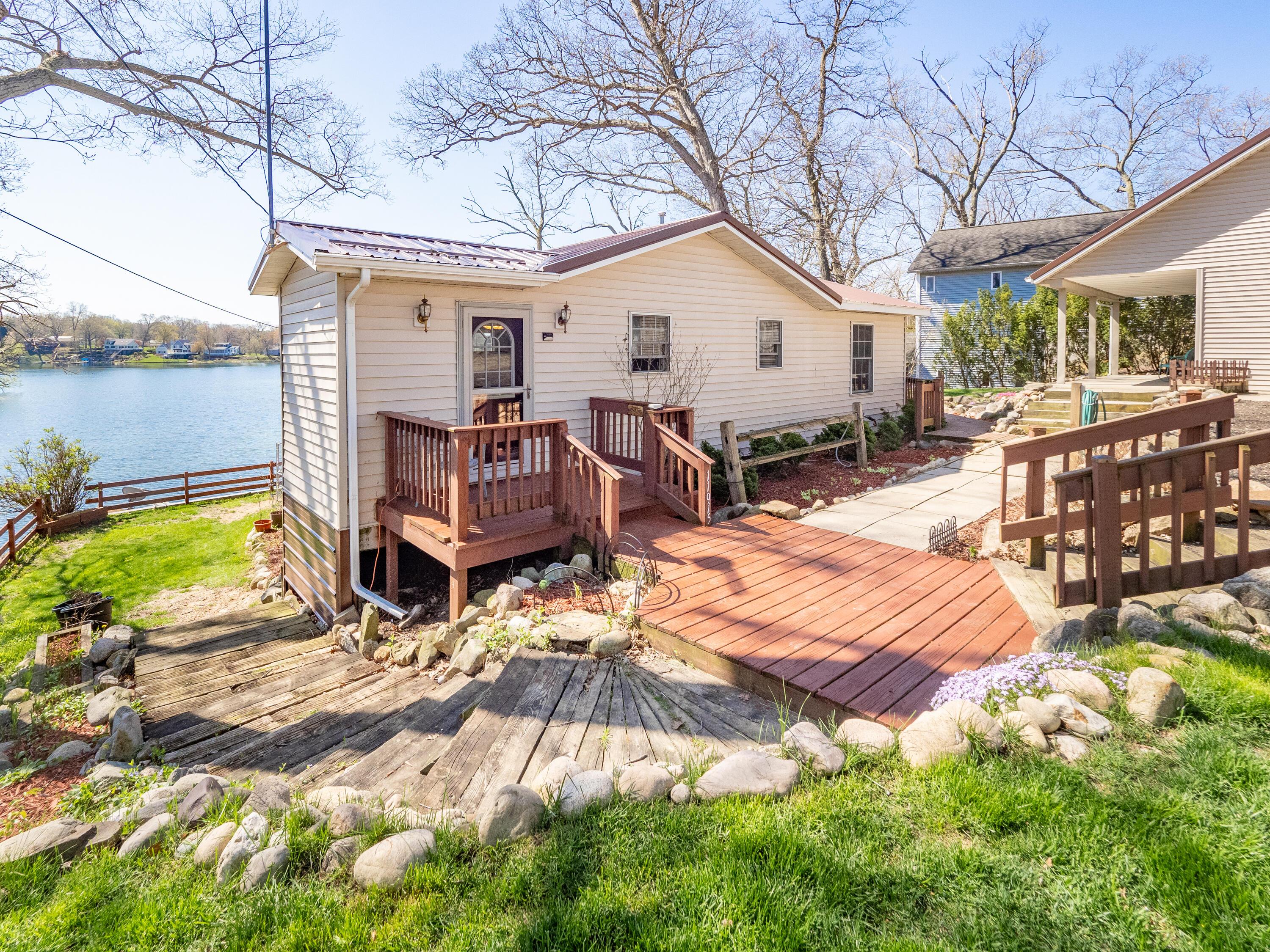 Image 1: 11915 Lakeway Dr-101