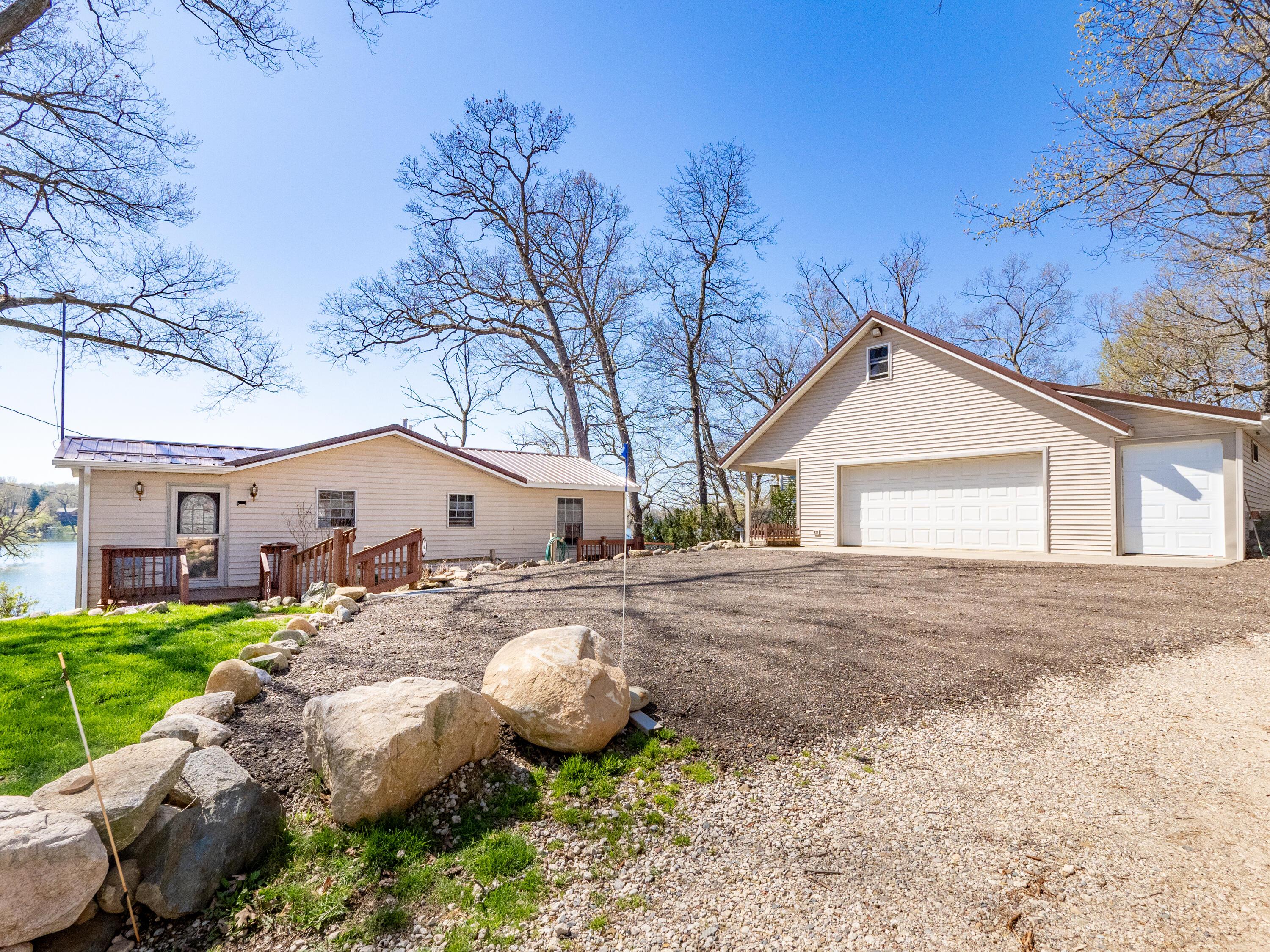 Image 2: 11915 Lakeway Dr-102