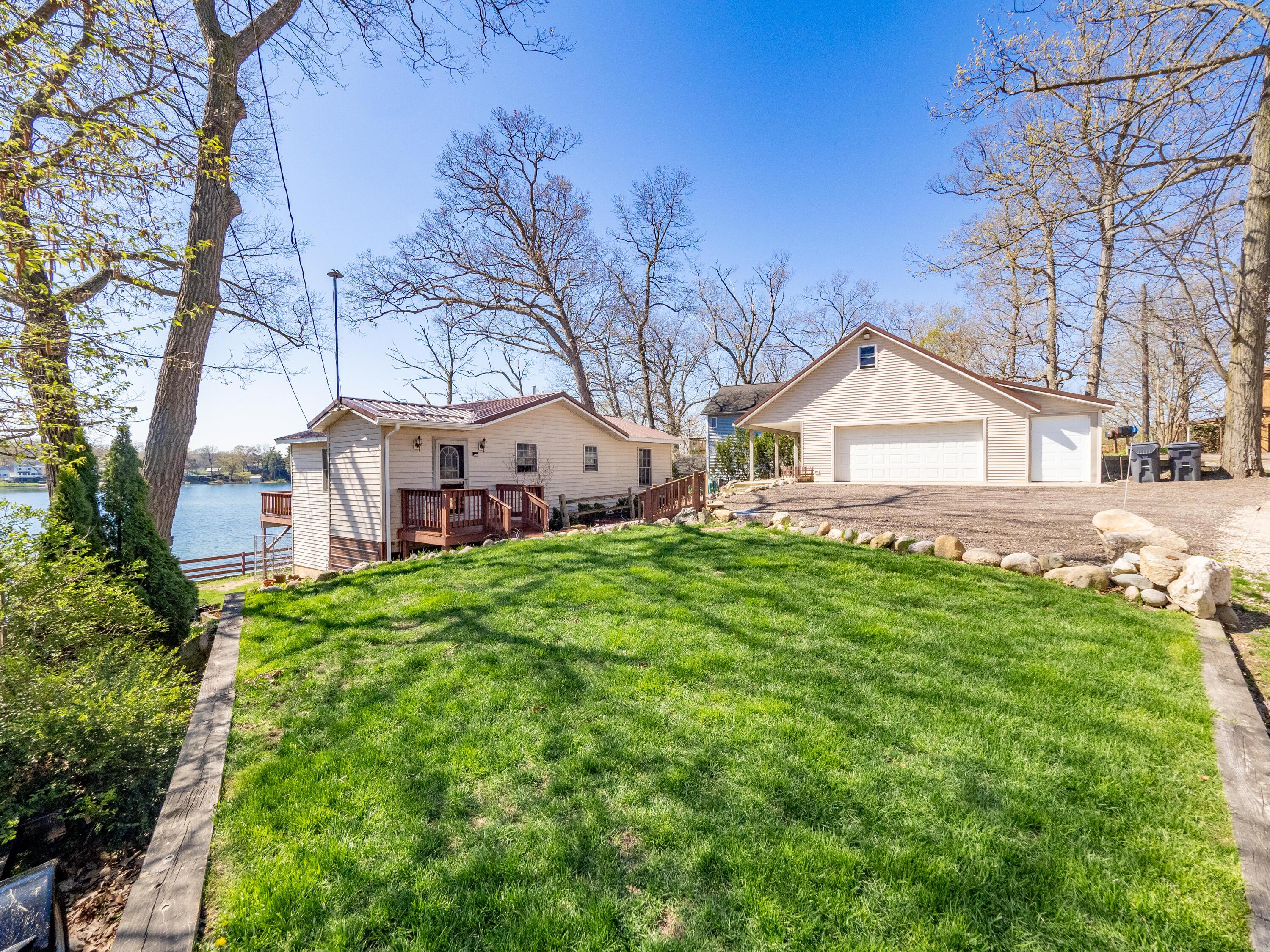 Image 3: 11915 Lakeway Dr-103