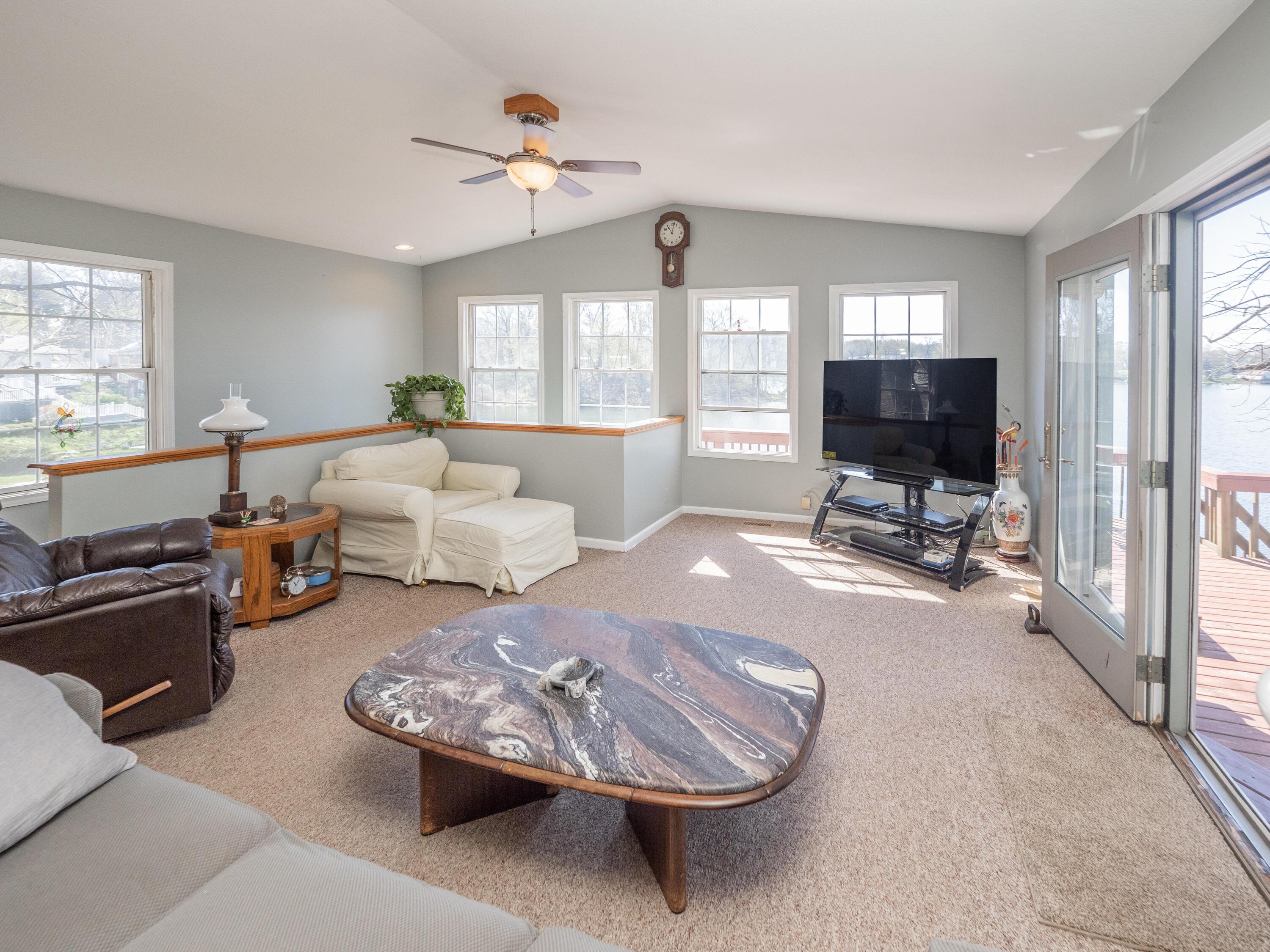 Image 4: 11915 Lakeway Dr-104